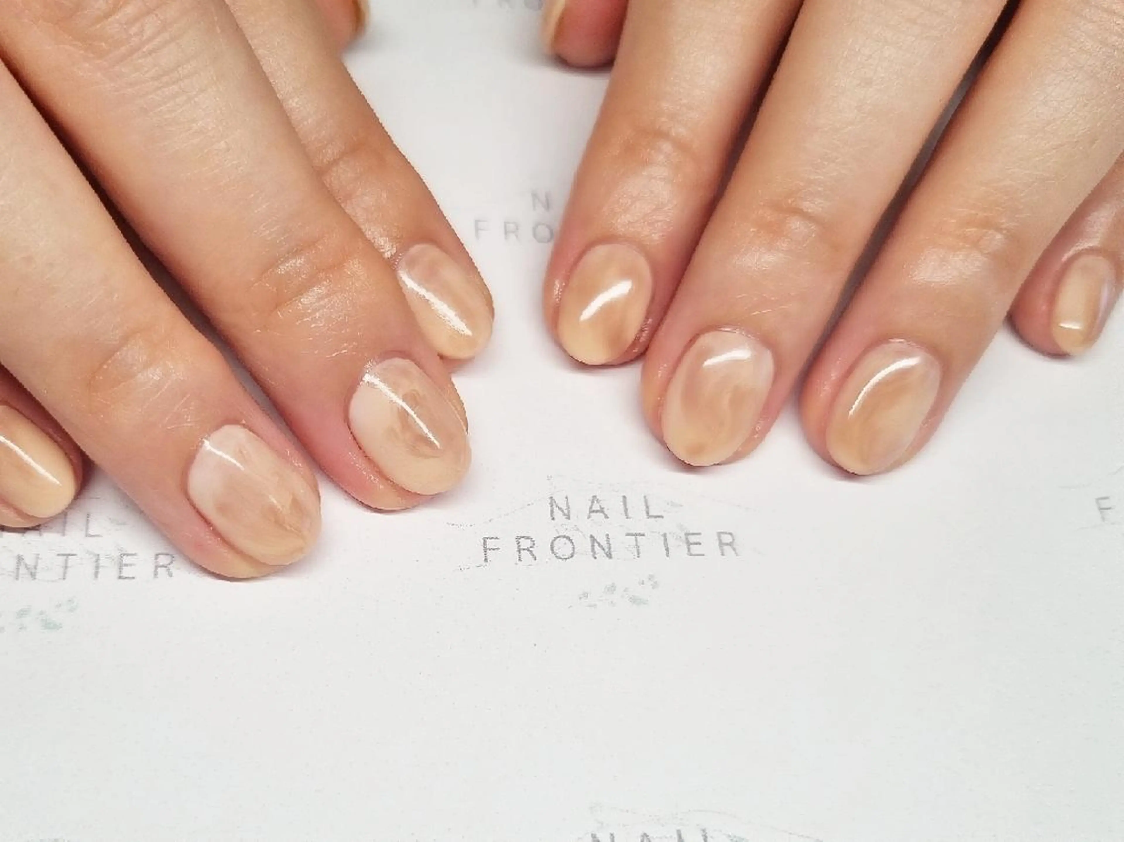 ショート ネイル シンプルネイル 吉祥寺🌟 ネイルフロンティアのネイルデザイン