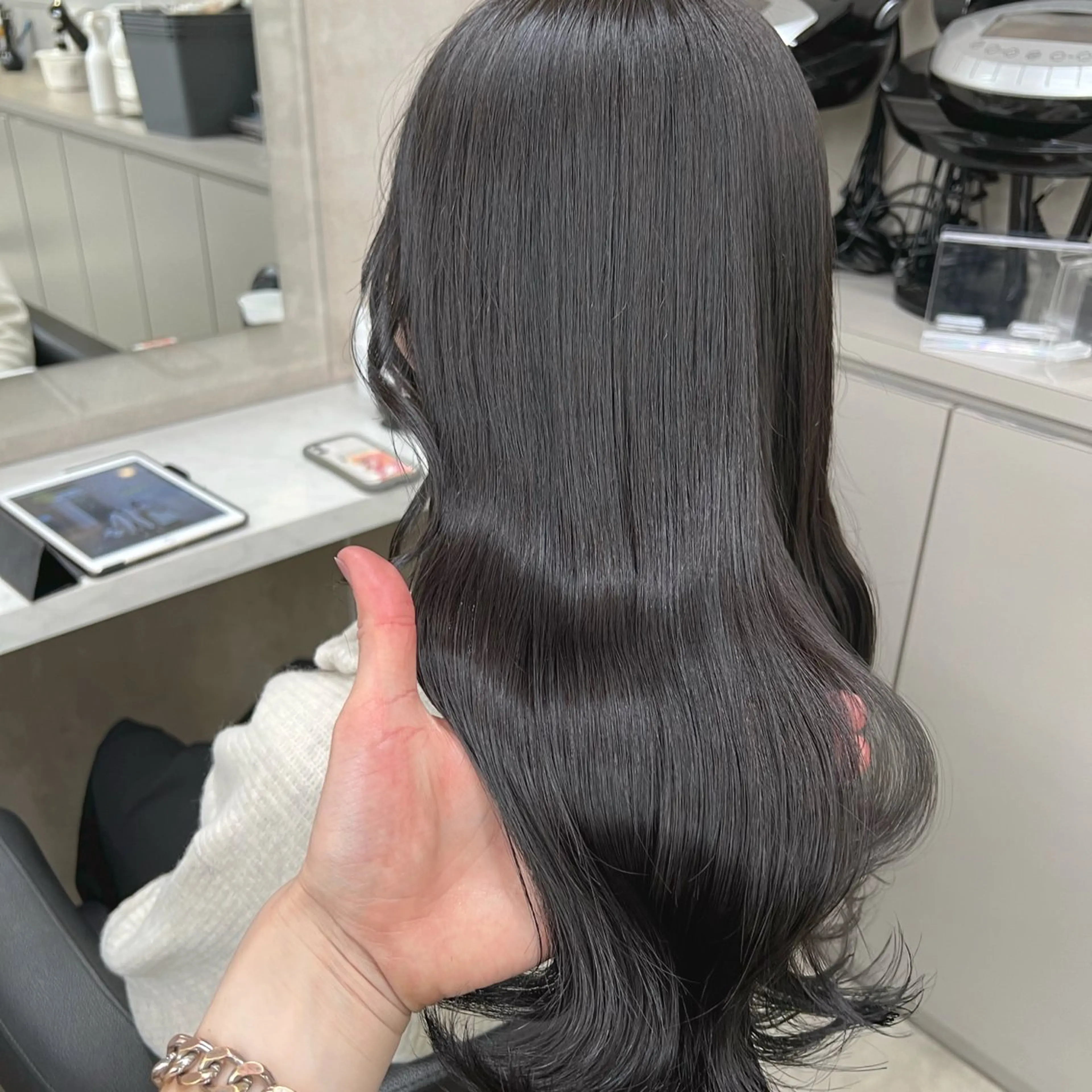 セミロング カラー ヘアカラー トリートメント ヘッドスパ ヘアセット 韓国風ベージュ🤎 赤みなし🌿横浜🤎のヘアスタイル