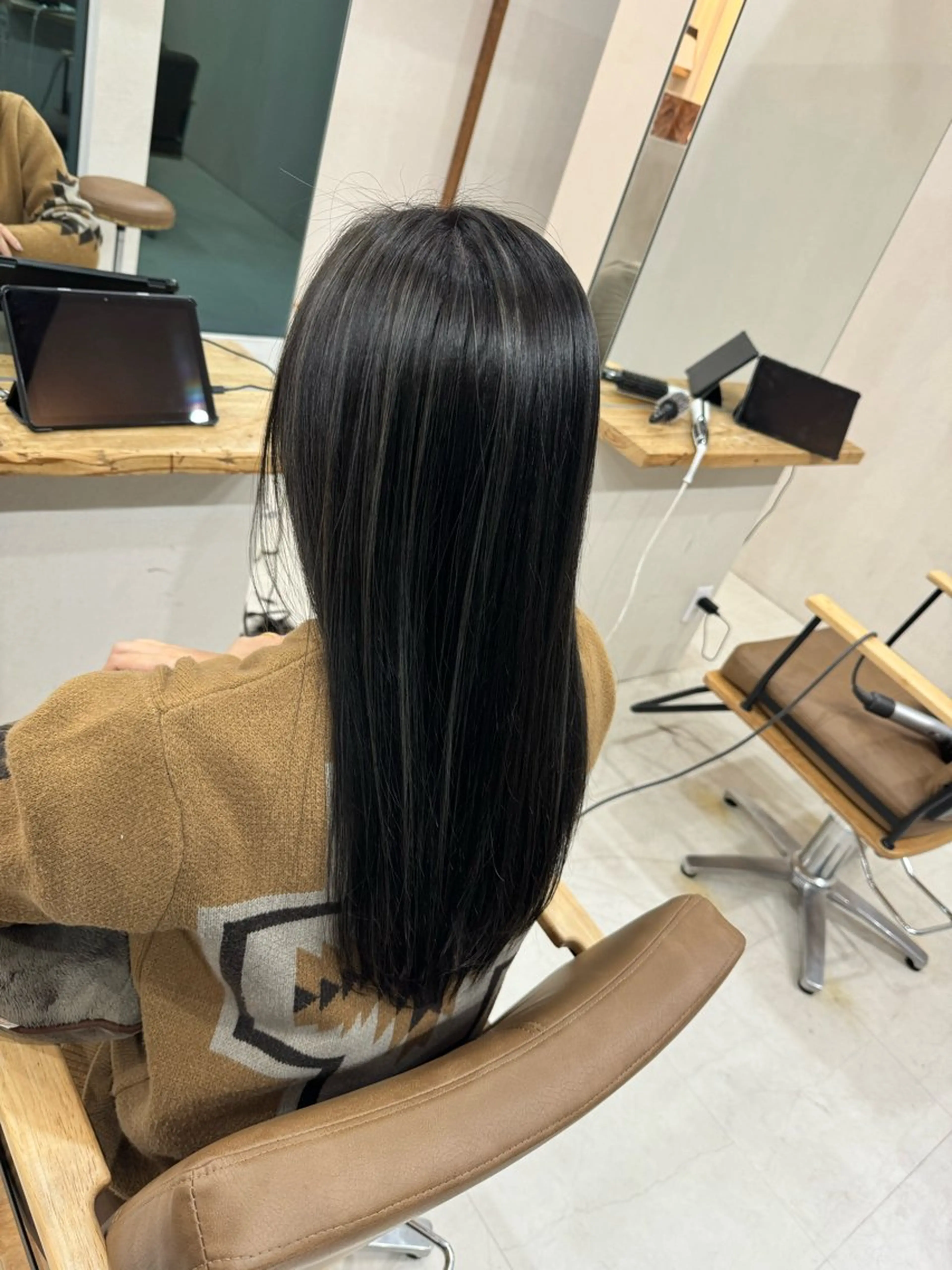 ロング ハイライト ヘアカラー 鈴木 妃帆未のヘアスタイル