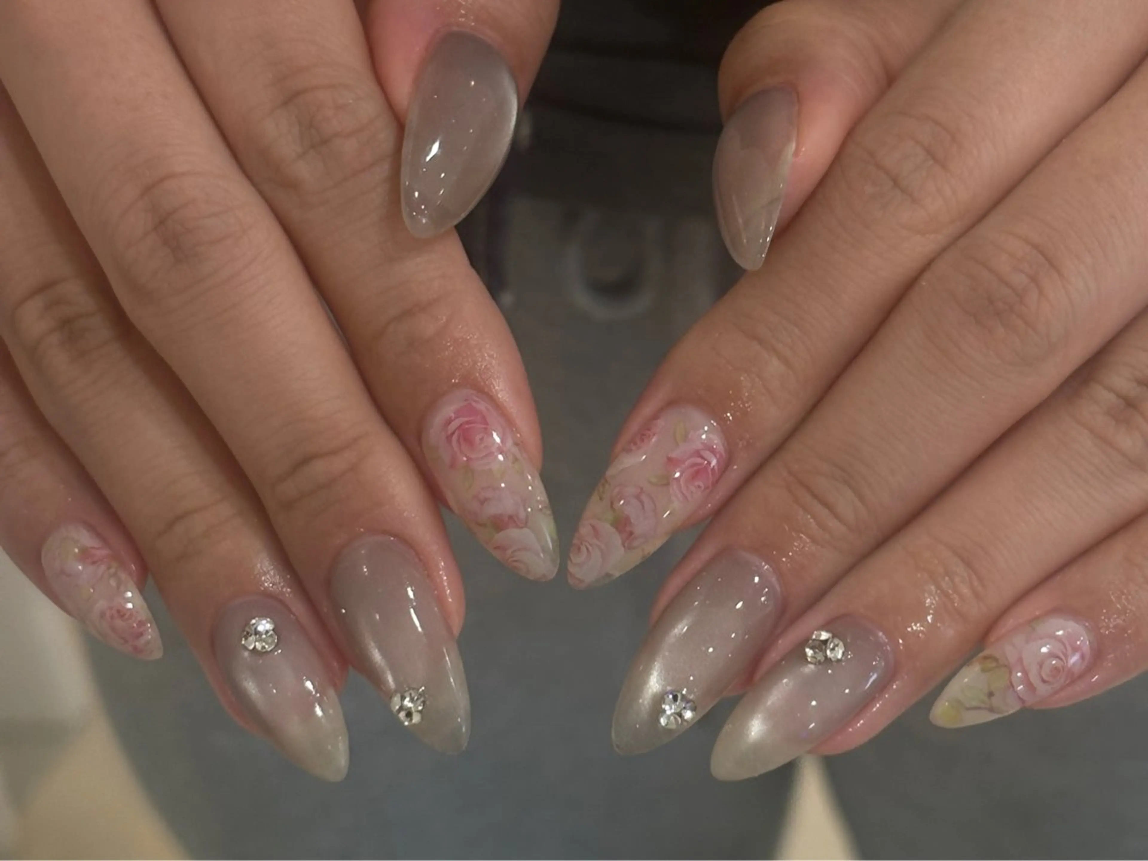 ネイル ハンドネイル h i n a 🪽のネイルデザイン