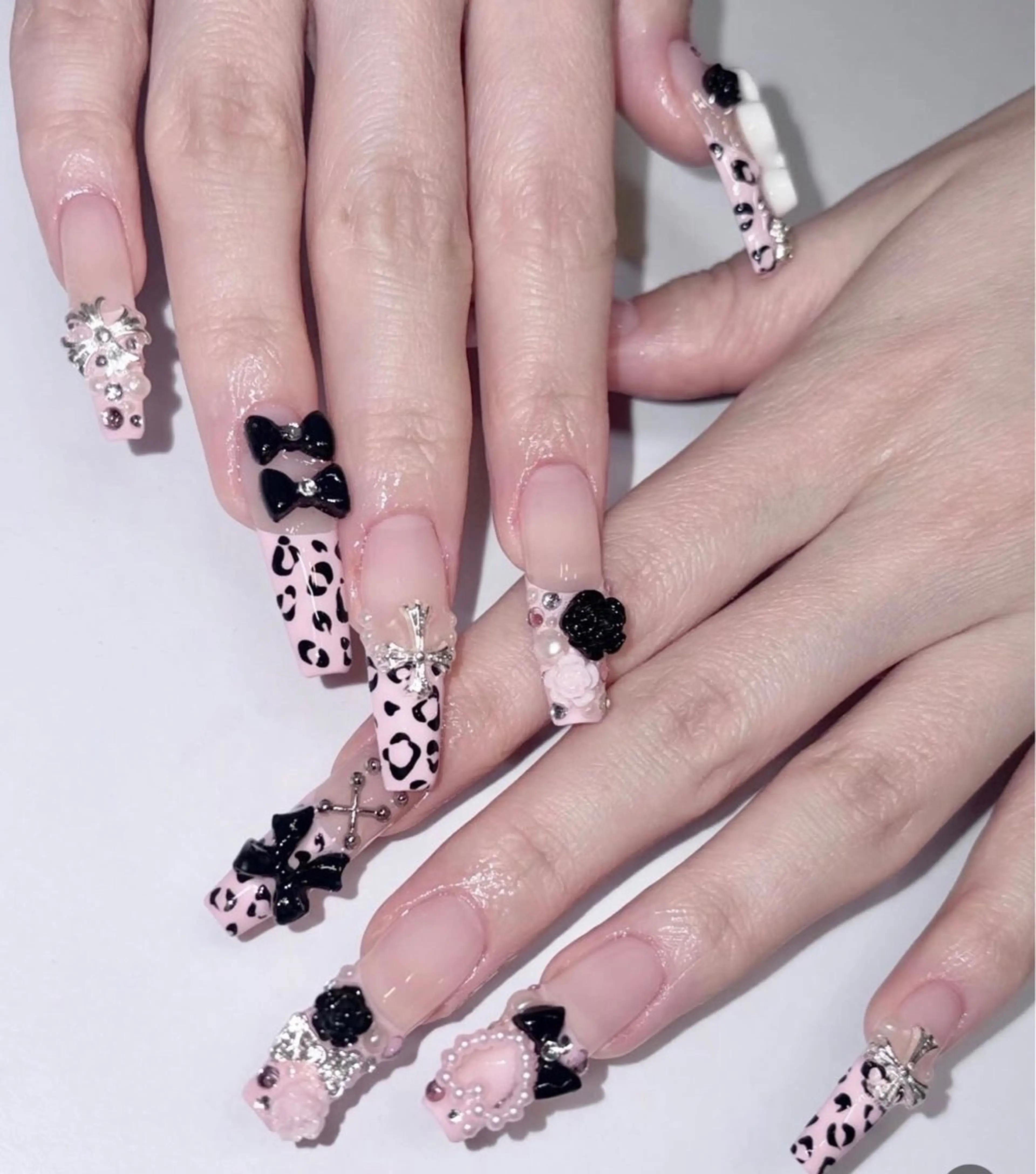 ネイル フレンチネイル ジェルネイル ハロウィン 韓国ネイル マグネットネイル ハンドネイル Hbaby nailのネイルデザイン