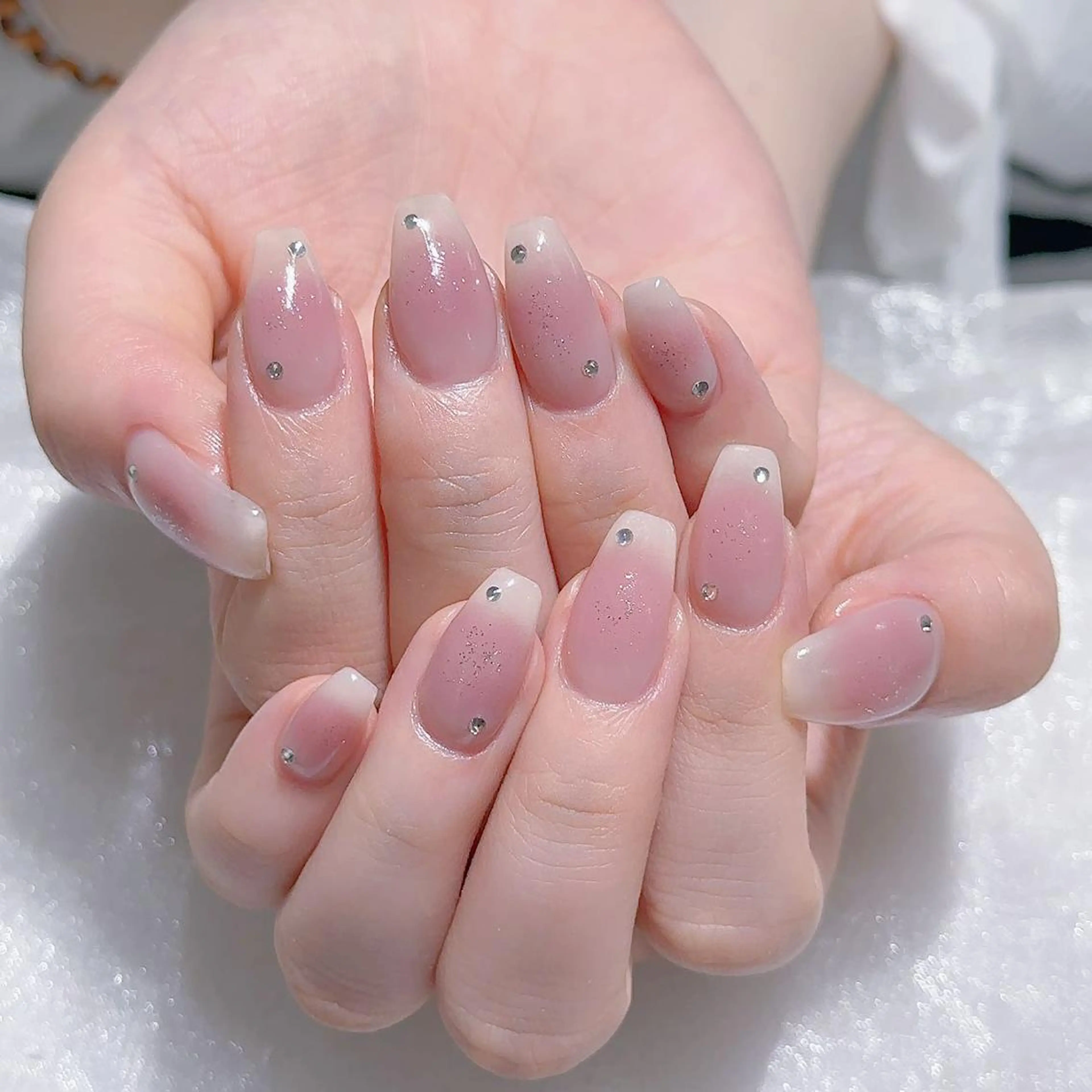 ネイル チークネイル ジェルネイル キラキラネイル マグネットネイル 持ち込み ハンドネイル Queens ゲンのネイルデザイン