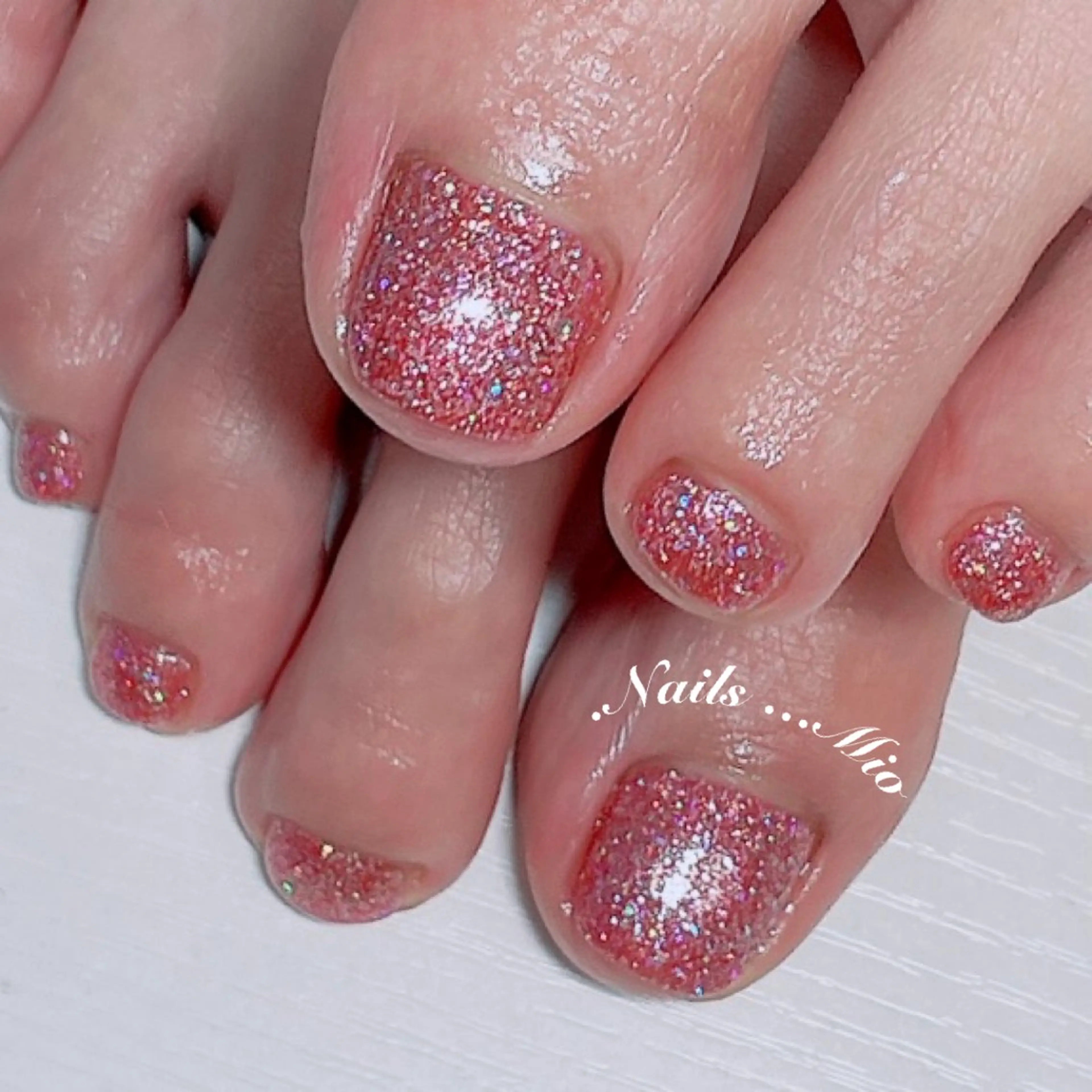 ネイル フットネイル 赤色 .Nails Mio 赤羽西ネイルサロンのネイルデザイン