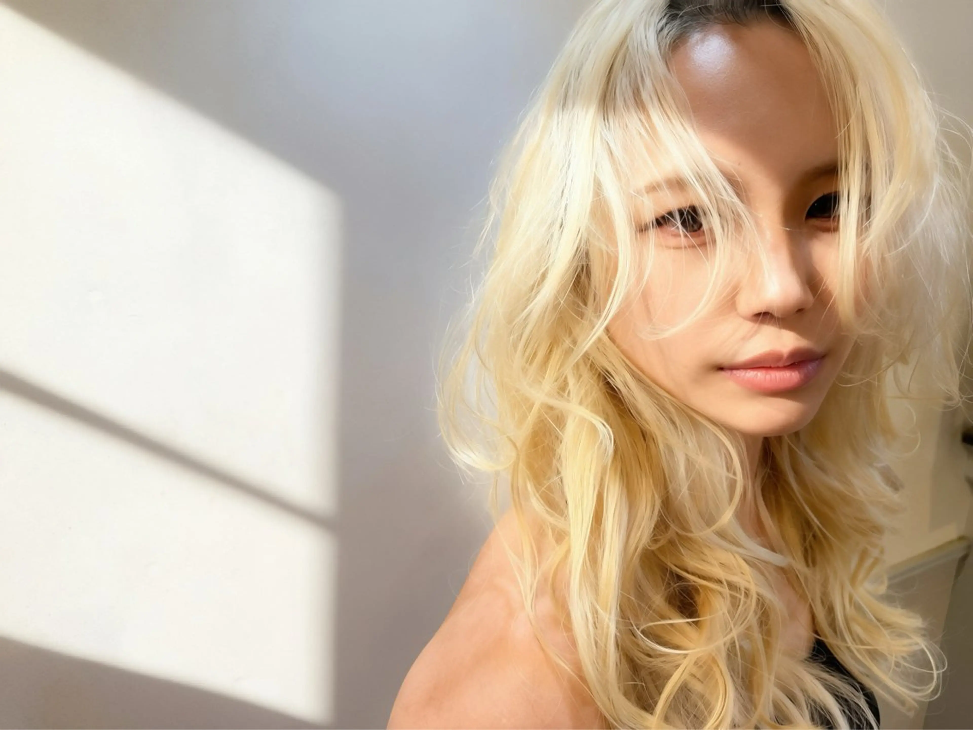 ロング カラー ベージュカラー ハイトーンカラー ヘアカラー 原木 康臣のヘアスタイル