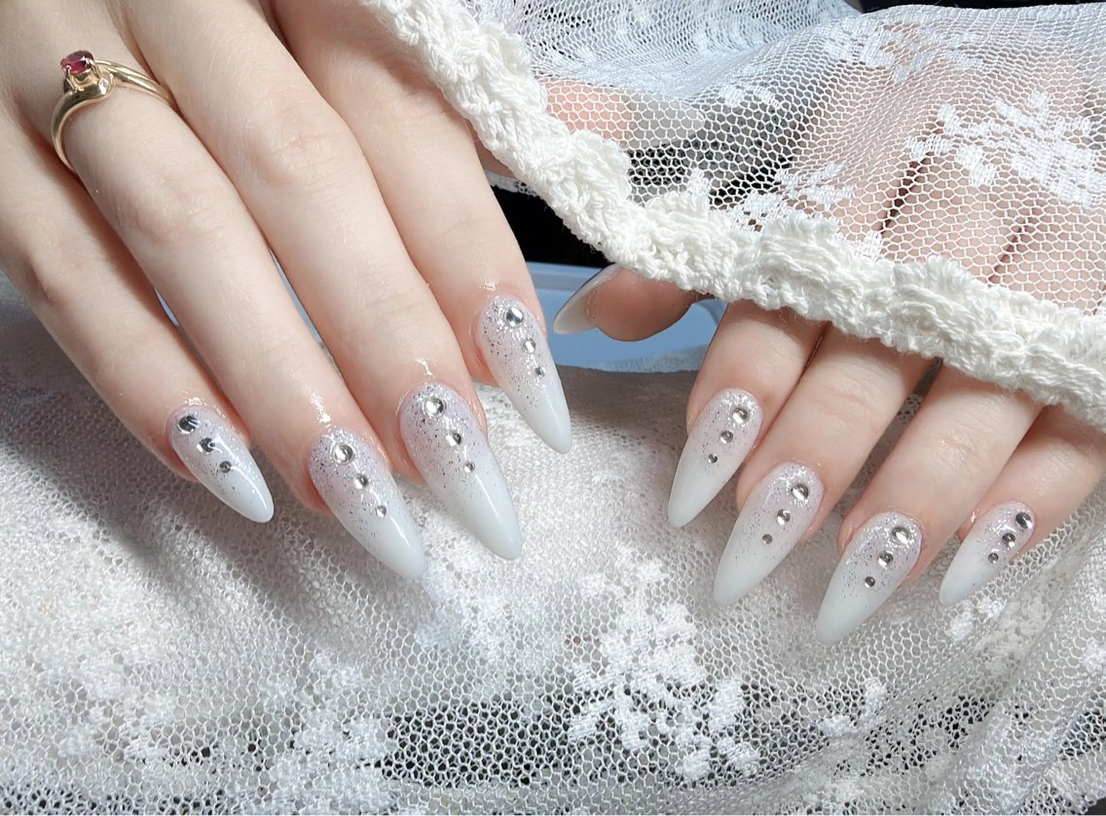 ネイル アートネイル オーロラネイル ガーリー キラキラネイル 韓国ネイル フットネイル Mio NailsalonUのネイルデザイン