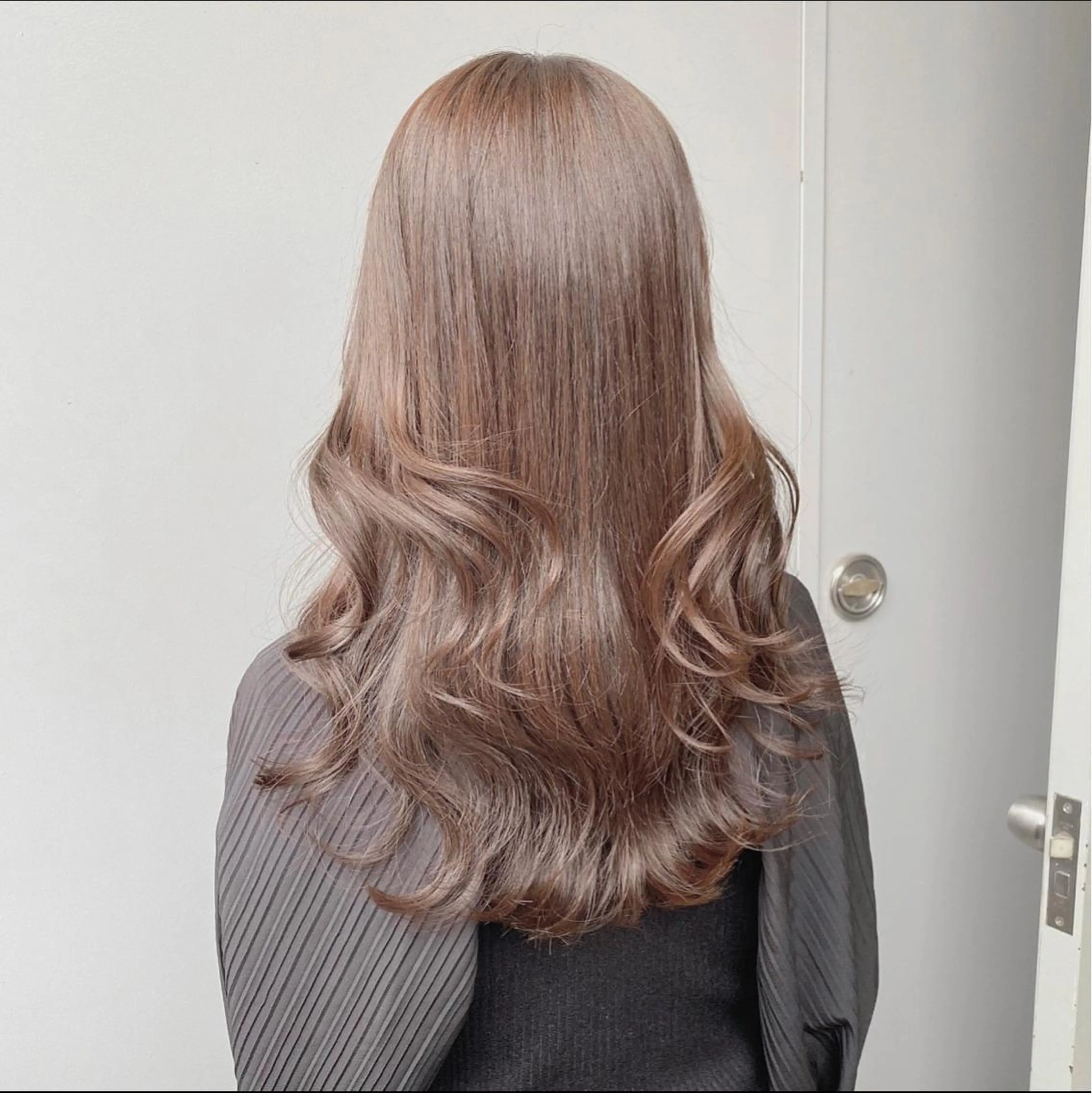 ミディアム カラー 韓国ヘア満足度100 %✨色落ち綺麗飛我のヘアスタイル