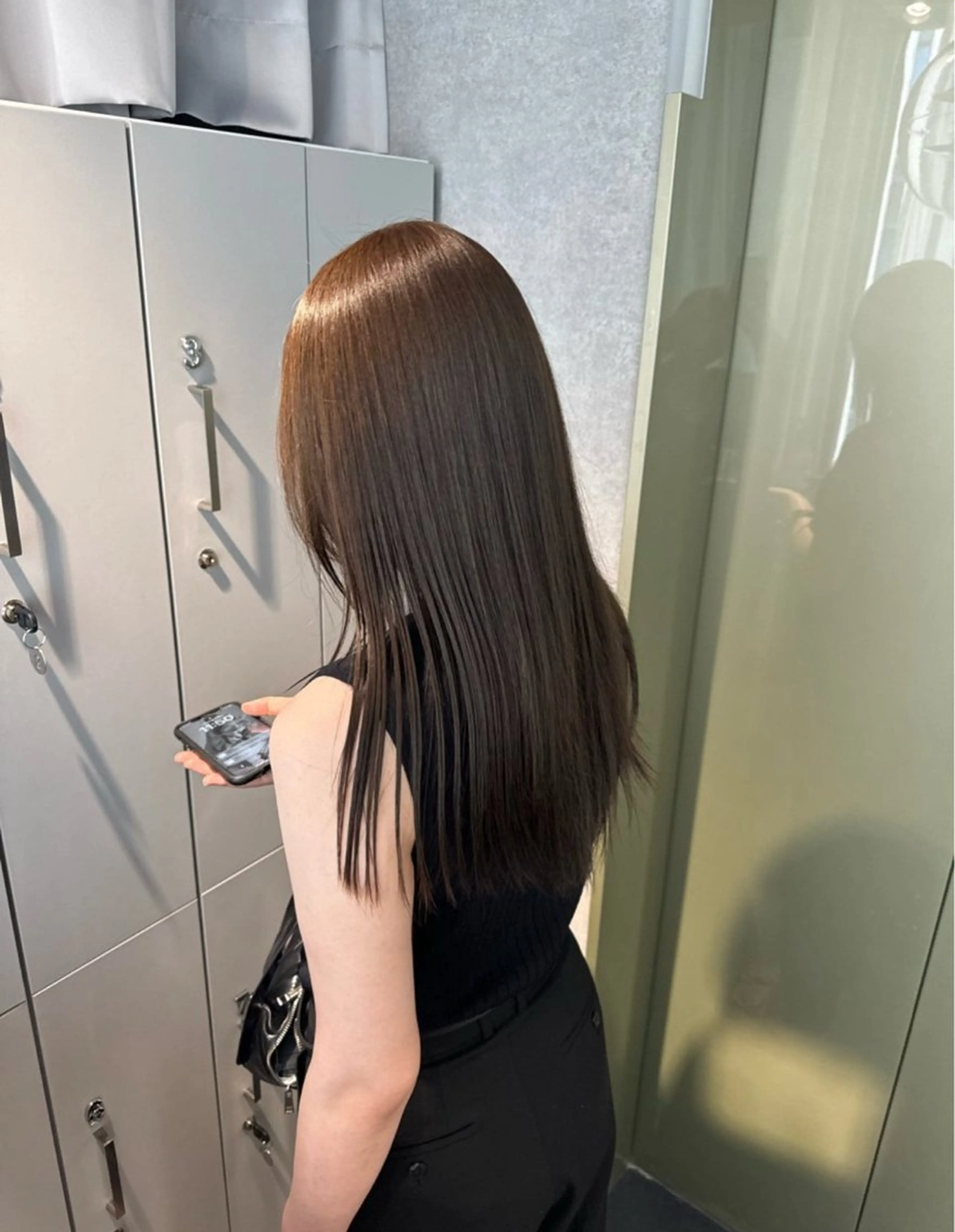 ロング カラー グレージュ オリーブグレージュ オリーブグレー ヘアカラー anon iconのヘアスタイル