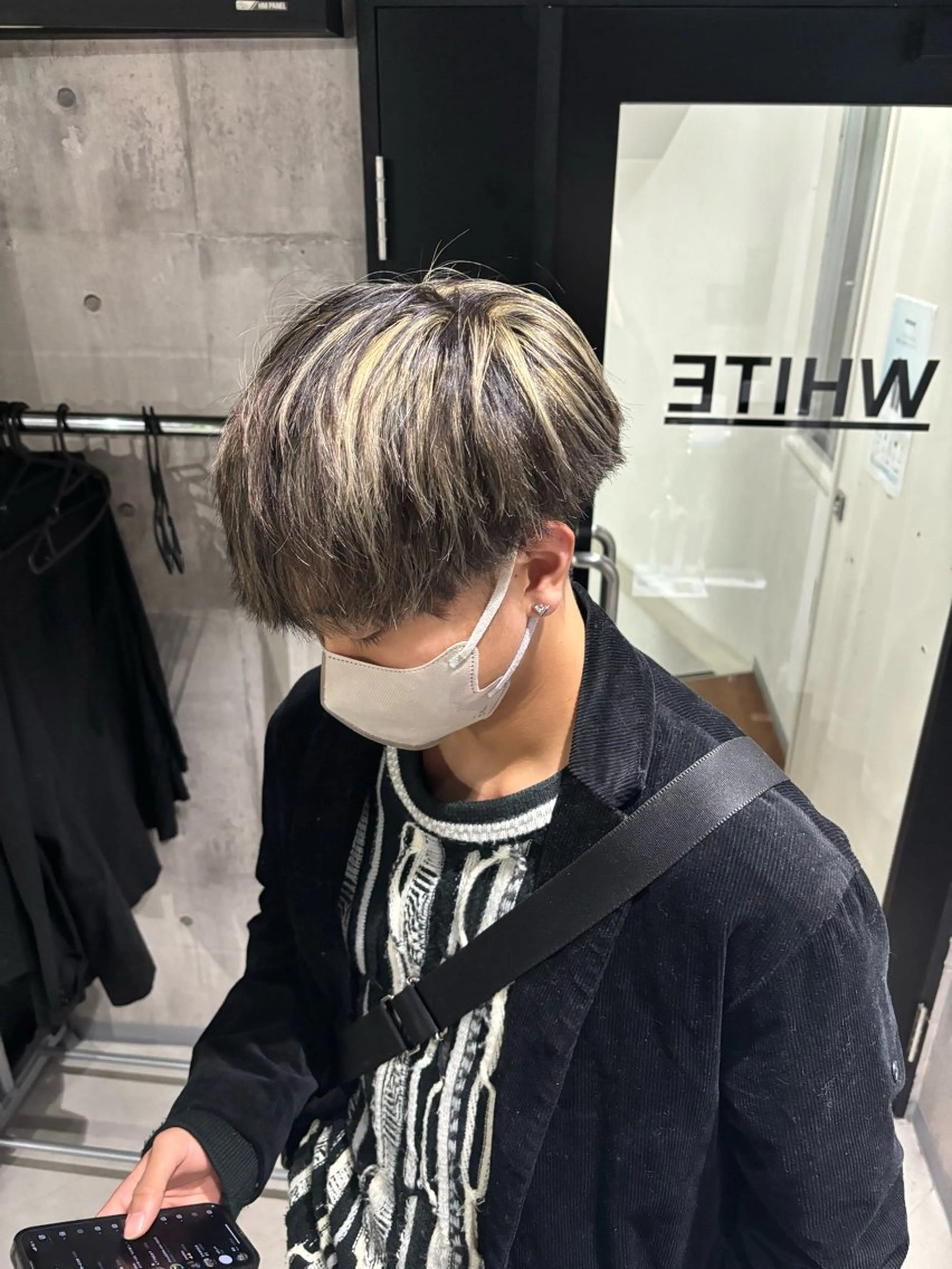 カラー メンズ メンズハイライト ハイライトカラー カット ヘアカラー トリートメント _WHITE / KENTOのヘアスタイル