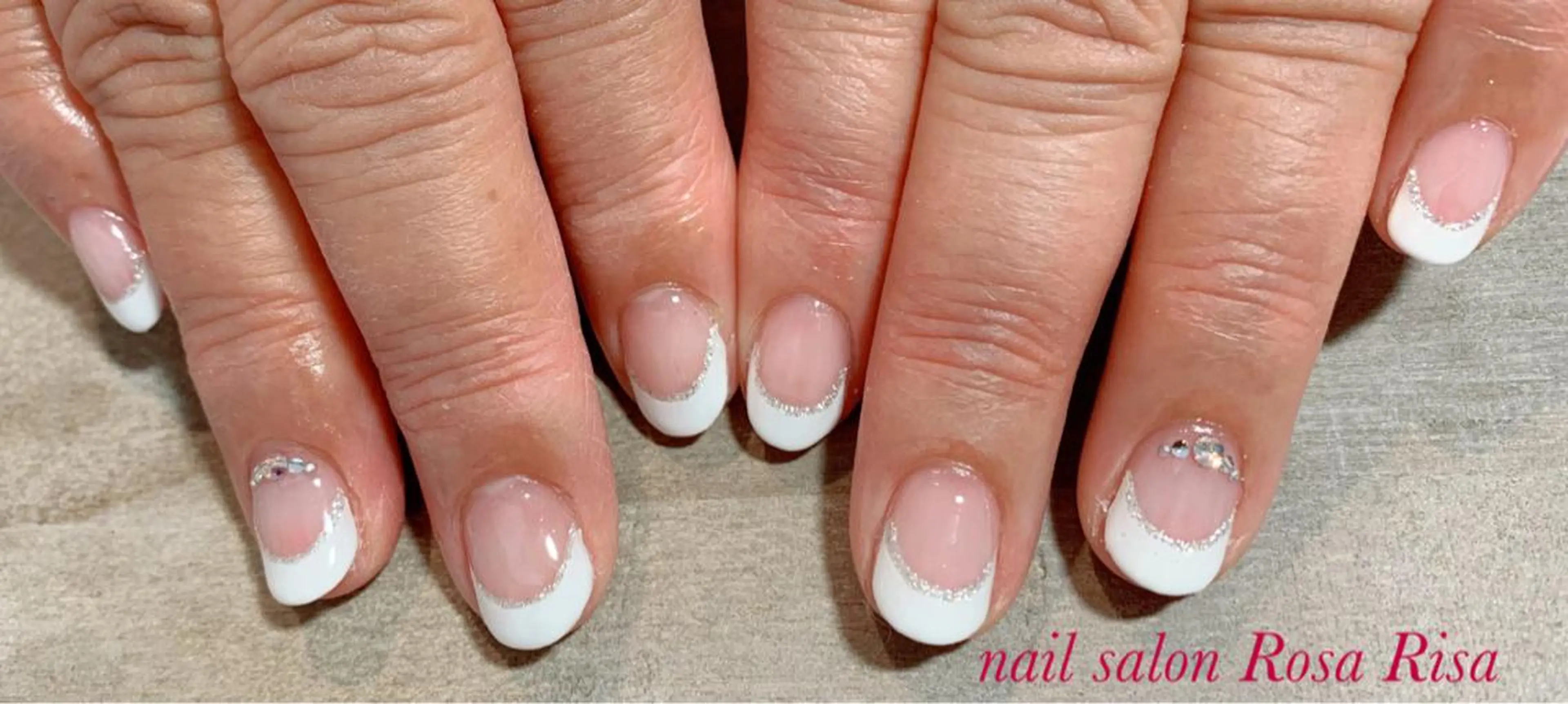 ショート ネイル フレンチネイル ネイルスタジオ シェイクユアハンズのネイルデザイン