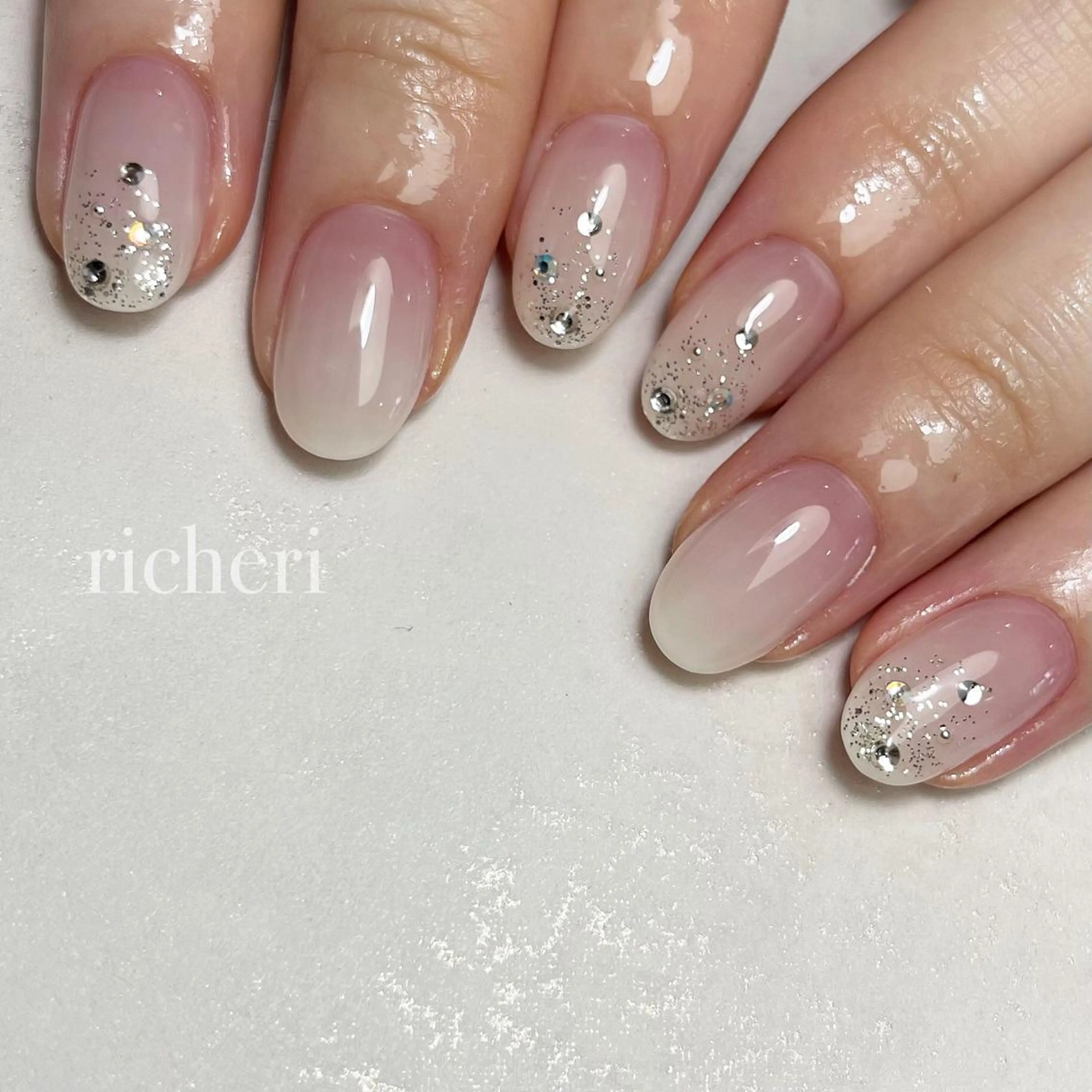 ミディアム ネイル ハンドネイル richeri beautyのエステ・リラクイメージ