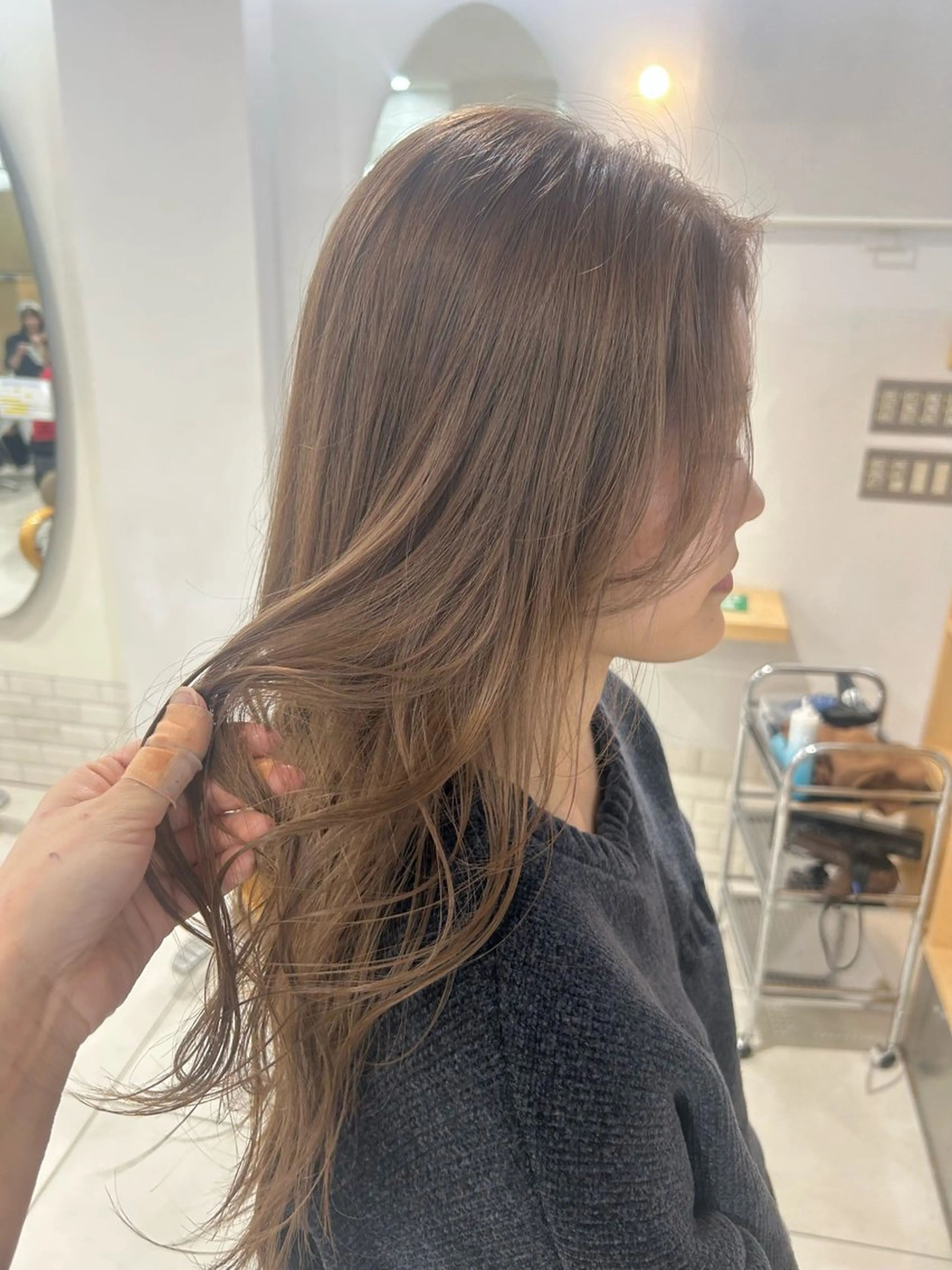 ロング 🍂透明感ベージュ カラー🍂森部杏菜のヘアスタイル
