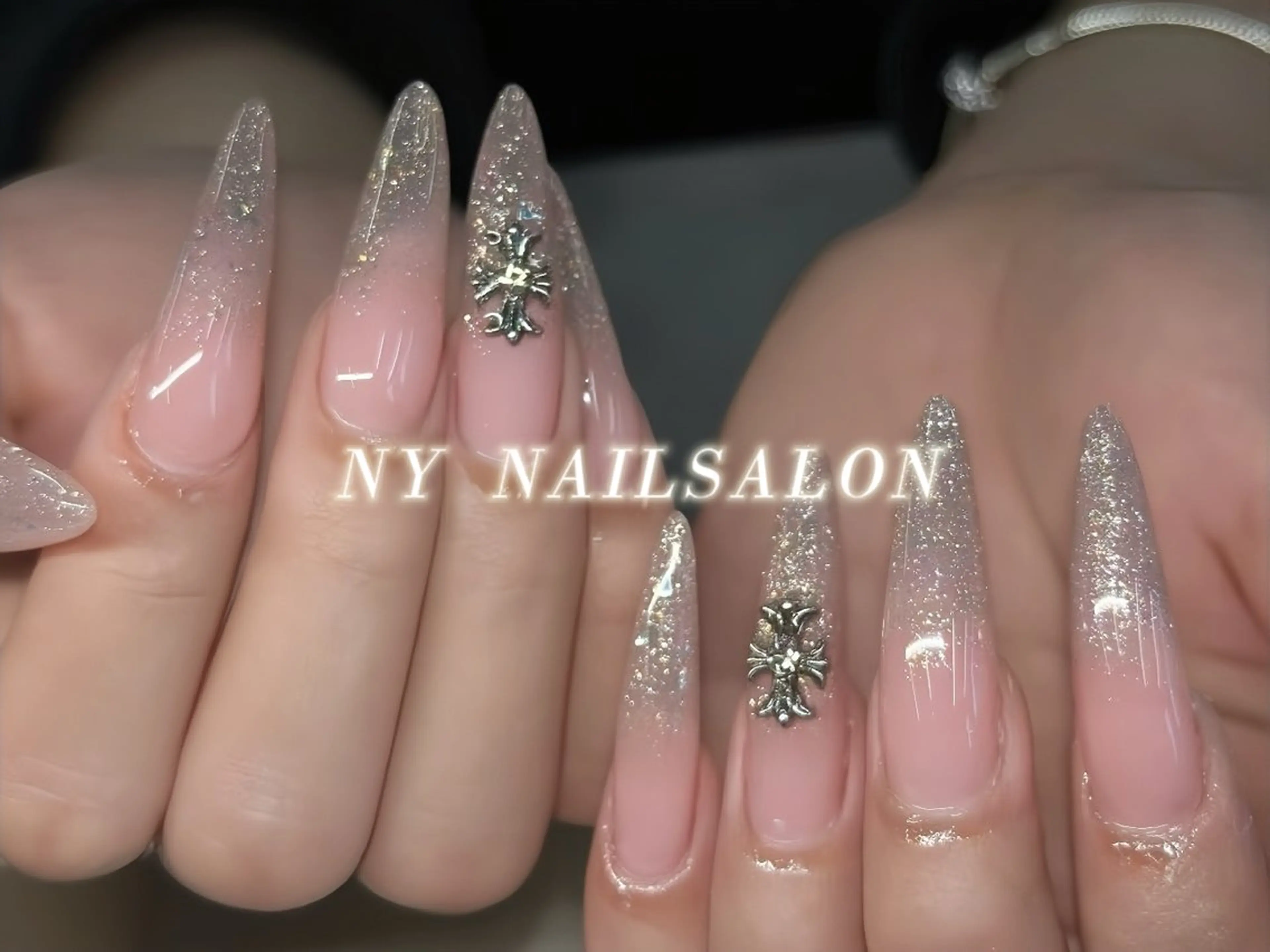 ネイル 長さ出し フットネイル フレンチネイル ジェルネイル ガーリー ハンドネイル NYネイルサロン 千葉中央店のネイルデザイン