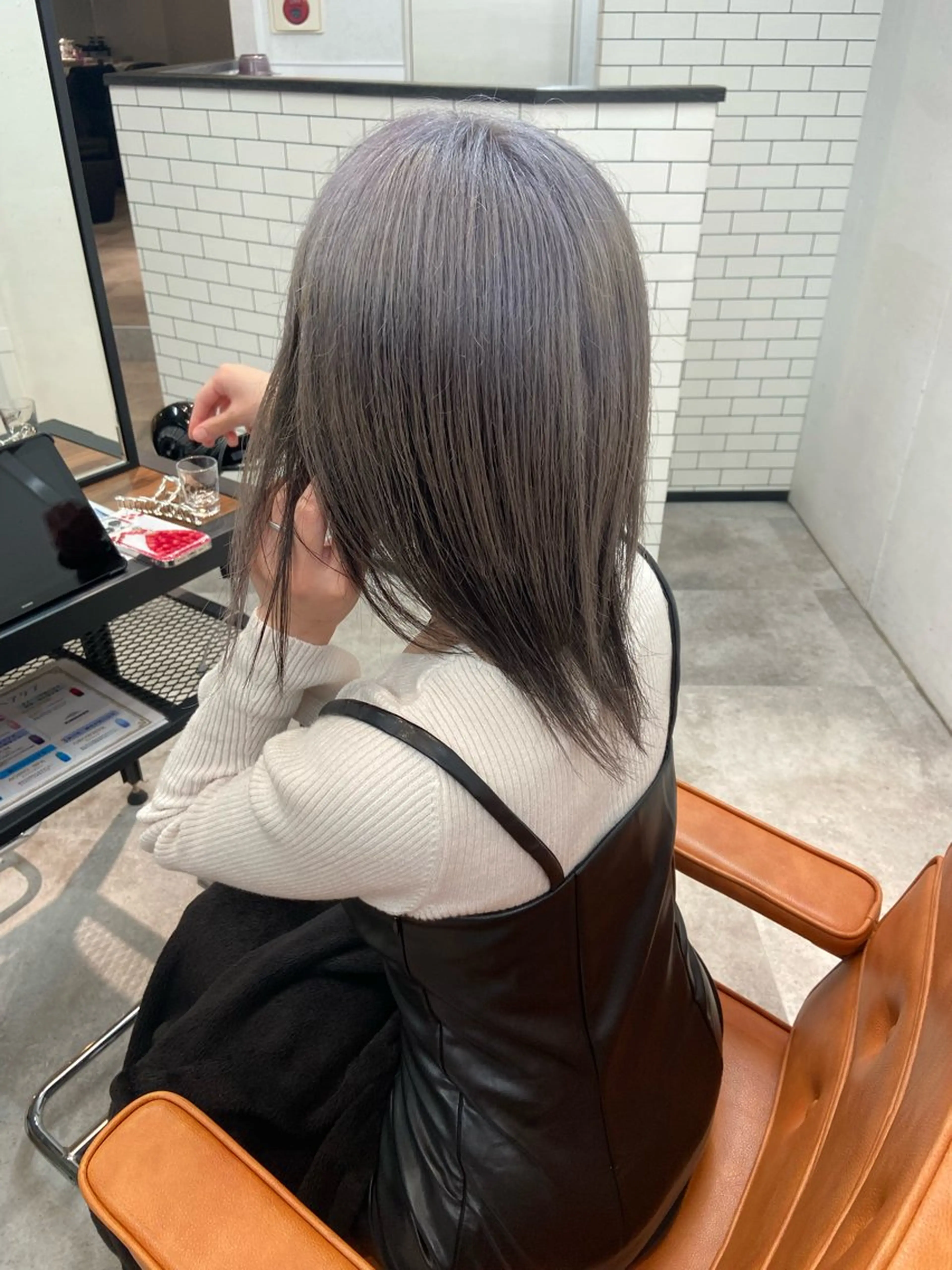 ショート カラー ブリーチ グレージュ ヘアカラー トリートメント ウルフカット レイヤーカット上柿のヘアスタイル