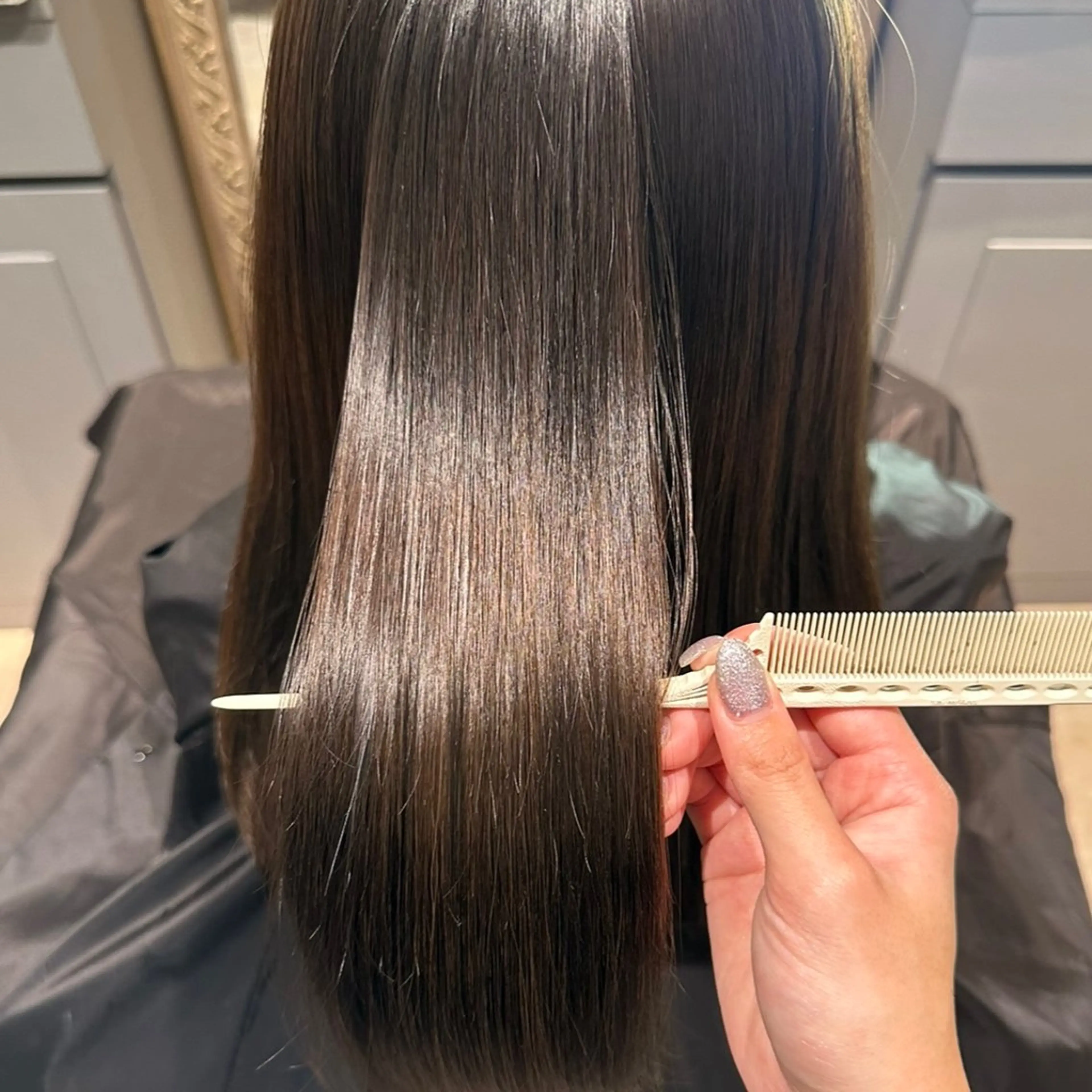 セミロング カラー カット 縮毛矯正 トリートメント 酒井 里穂のヘアスタイル