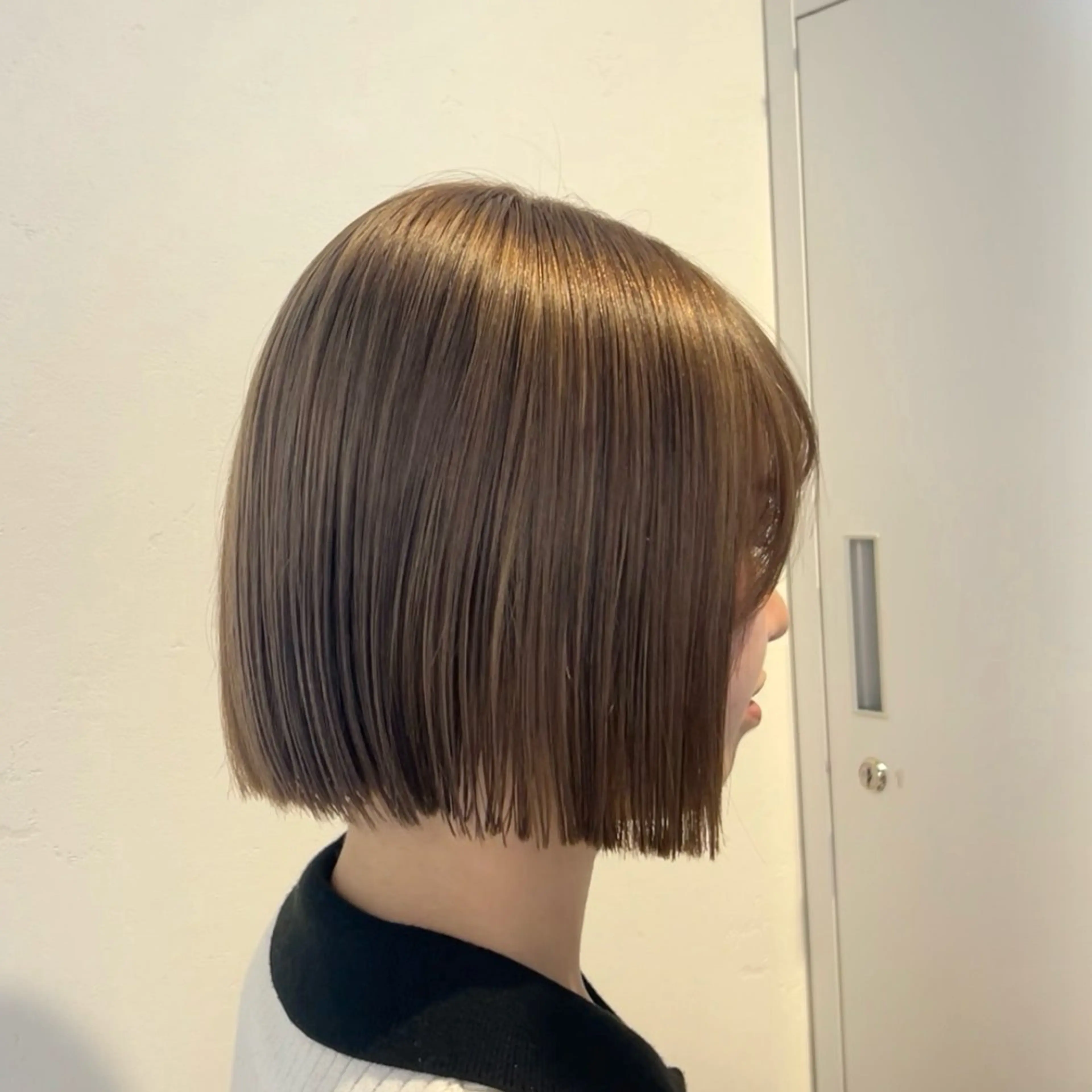 ミディアム カラー カット ヘアカラー トリートメント 艶カラー/レイヤー/ ハイトーン/まなみのヘアスタイル