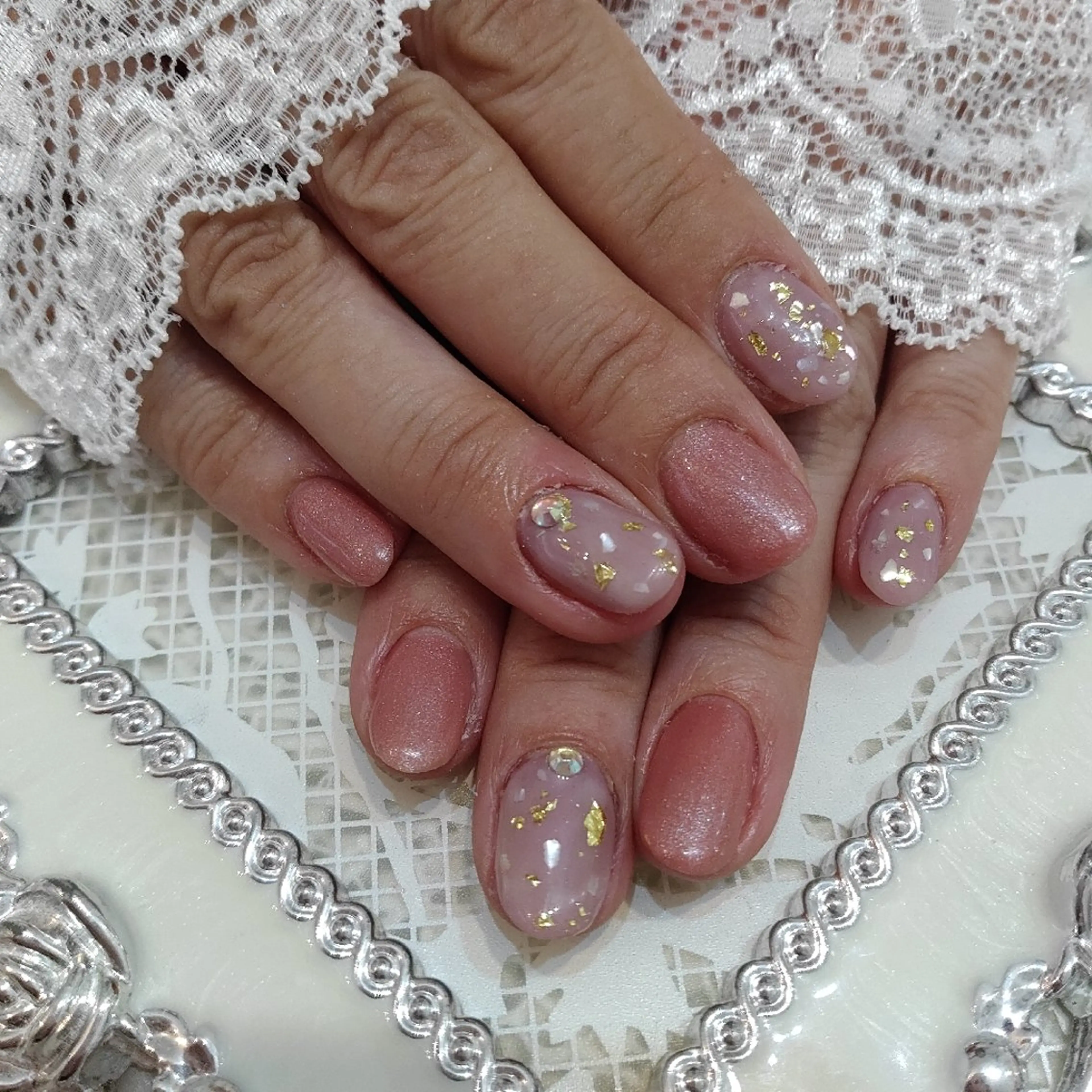 ネイル ジェルネイル エステとネイル ローズコンフォートのネイルデザイン