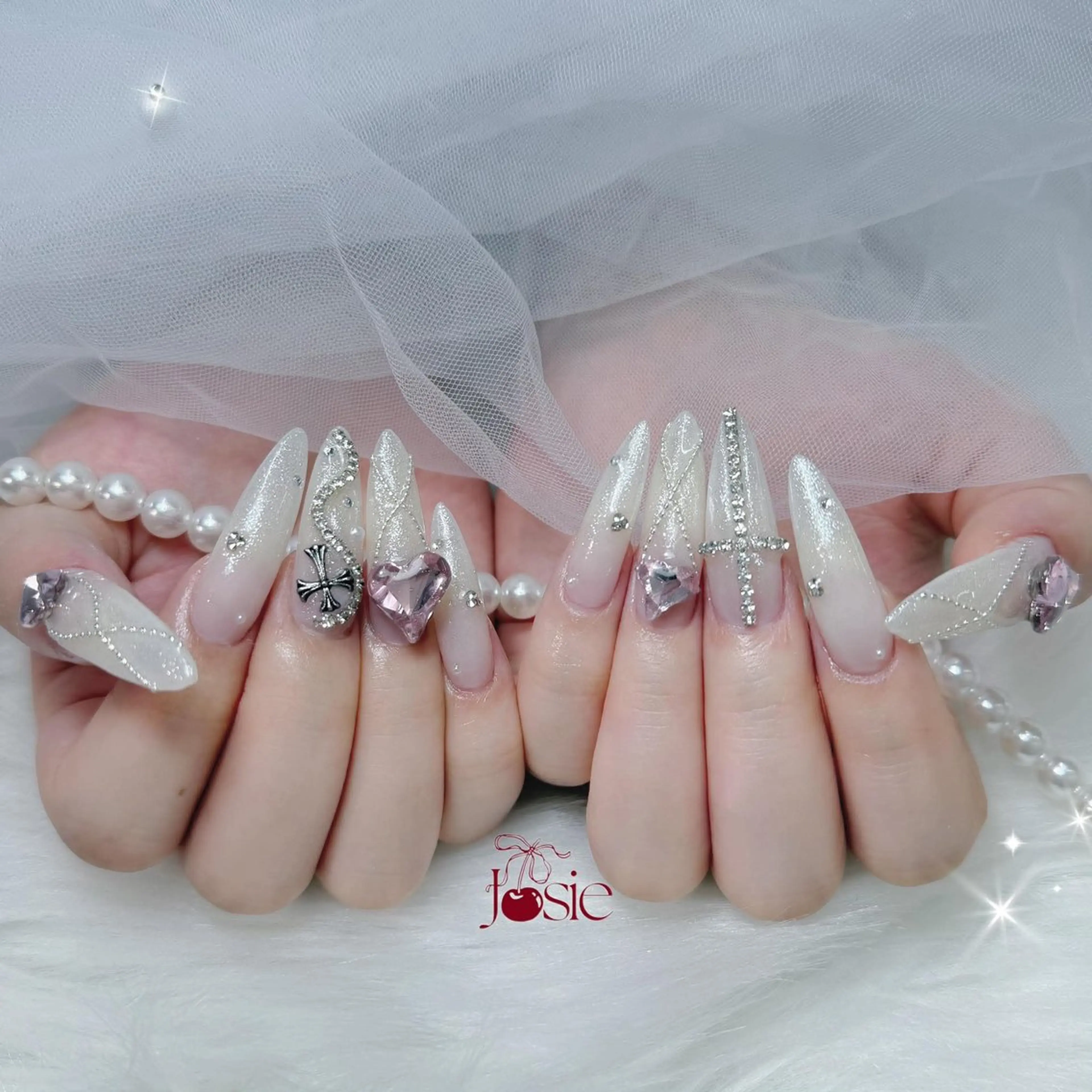 ネイル キラキラネイル 韓国ネイル ロングネイル ワンホンネイル ハンドネイル YURI NAILのネイルデザイン