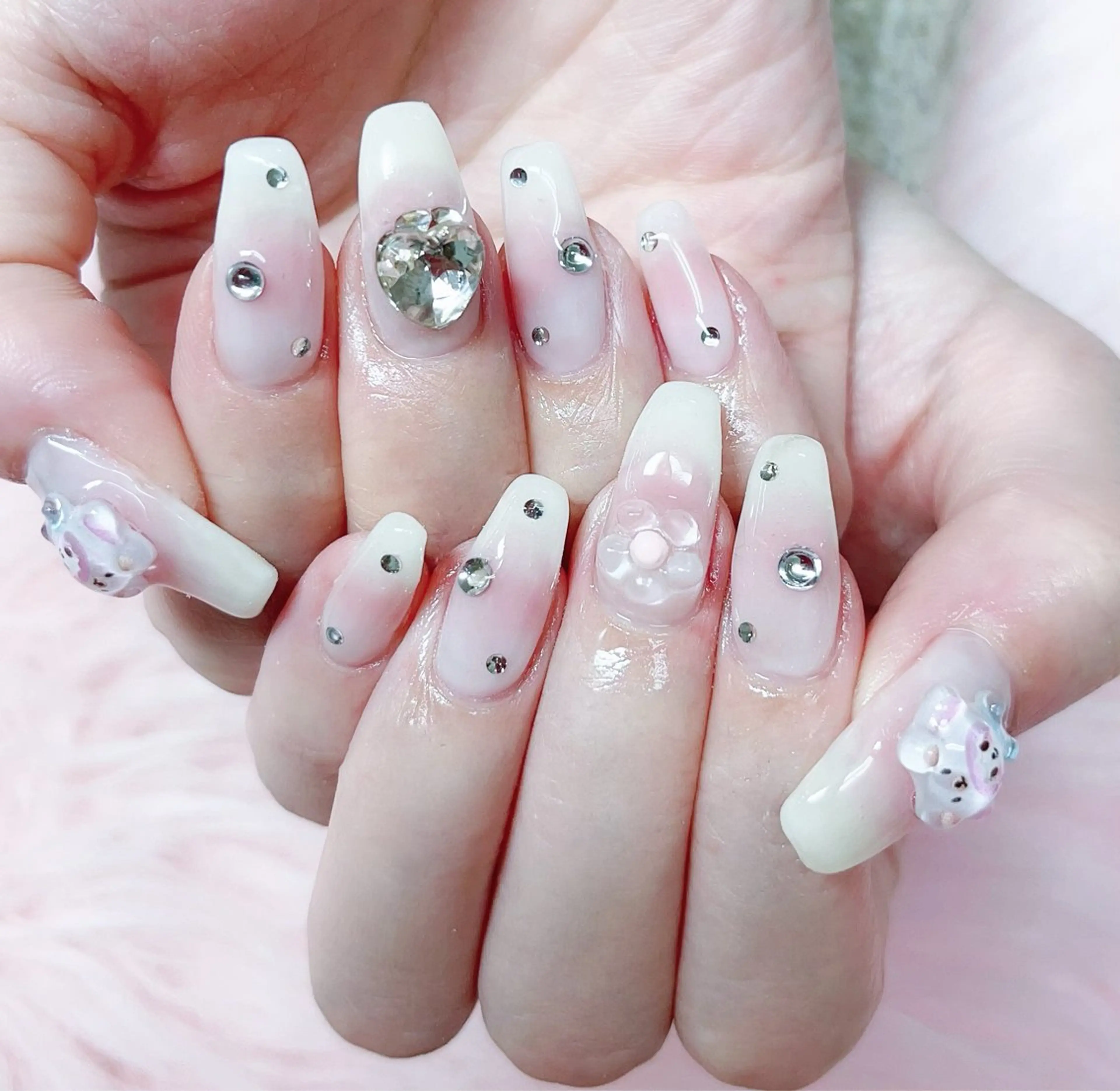 ネイル ハンドネイル MoonNail ユリ🌸のネイルデザイン