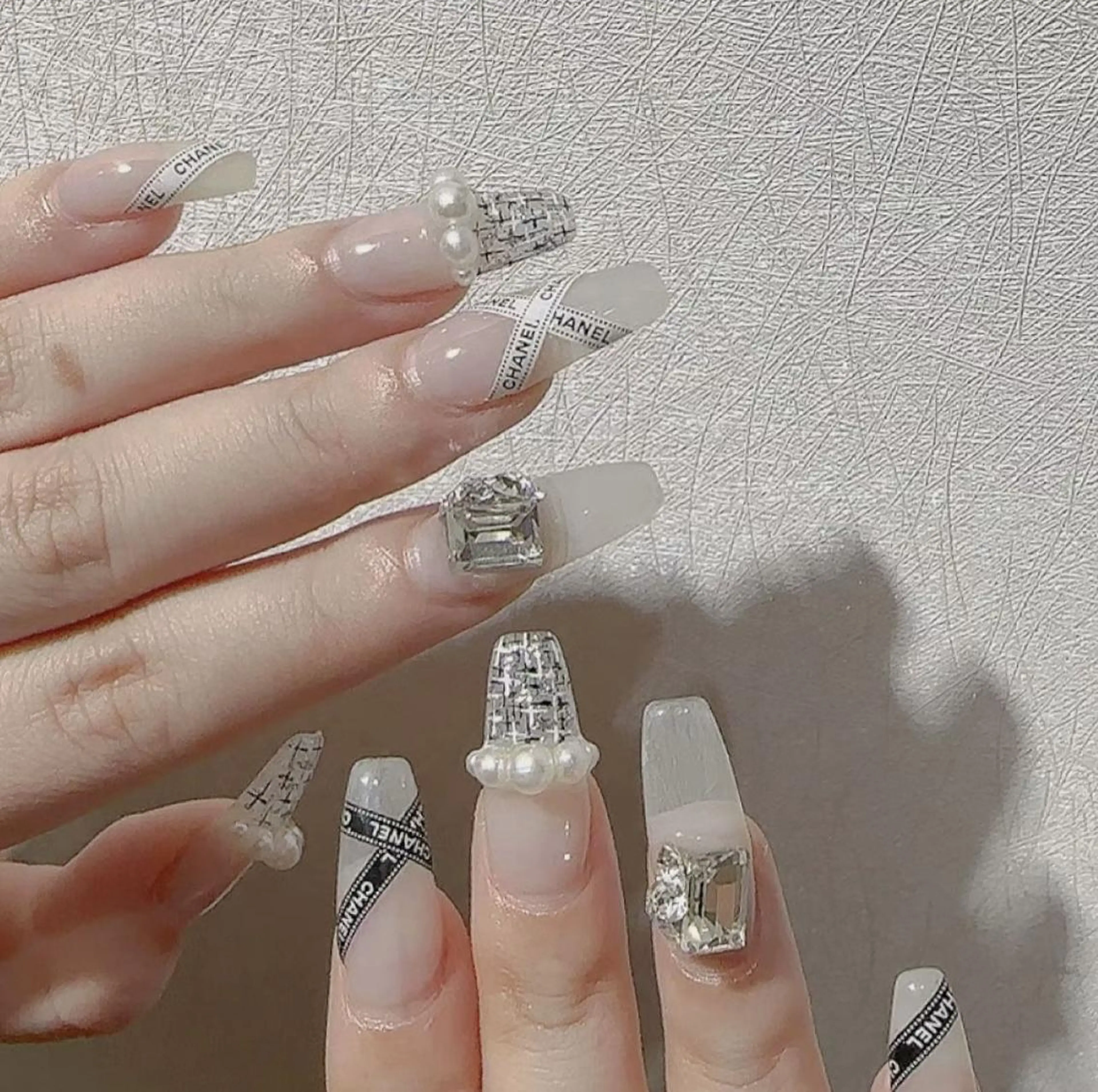 ネイル アートネイル 長さ出し ネイルチップ Queens momoのネイルデザイン