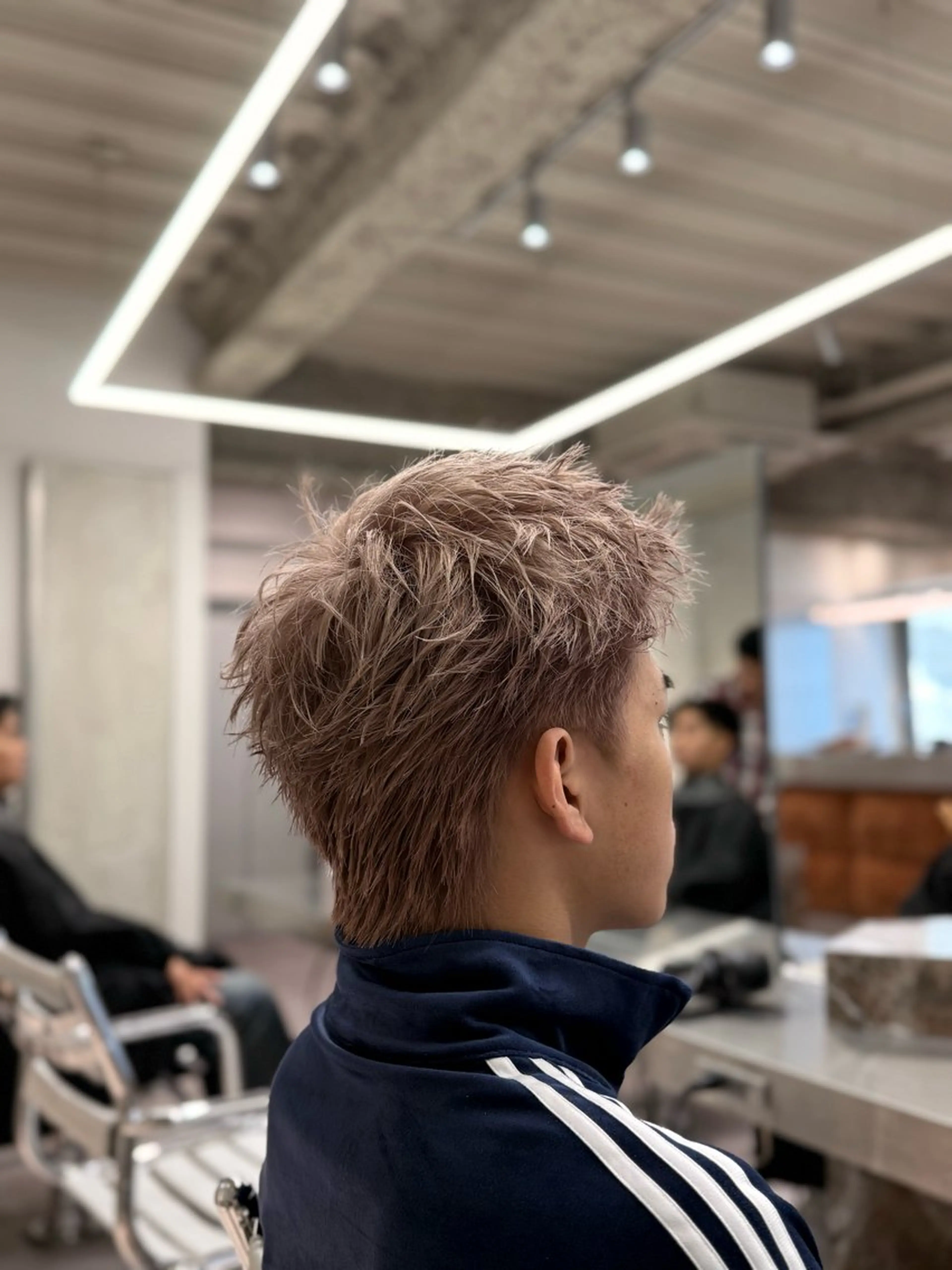 ショート カラー メンズ メンズブリーチ メンズハイトーン スパイキーショート ブリーチ 透明感カラー ヘアカラー トリートメント 渋谷/パーマ /フェード/ 千尋のヘアスタイル