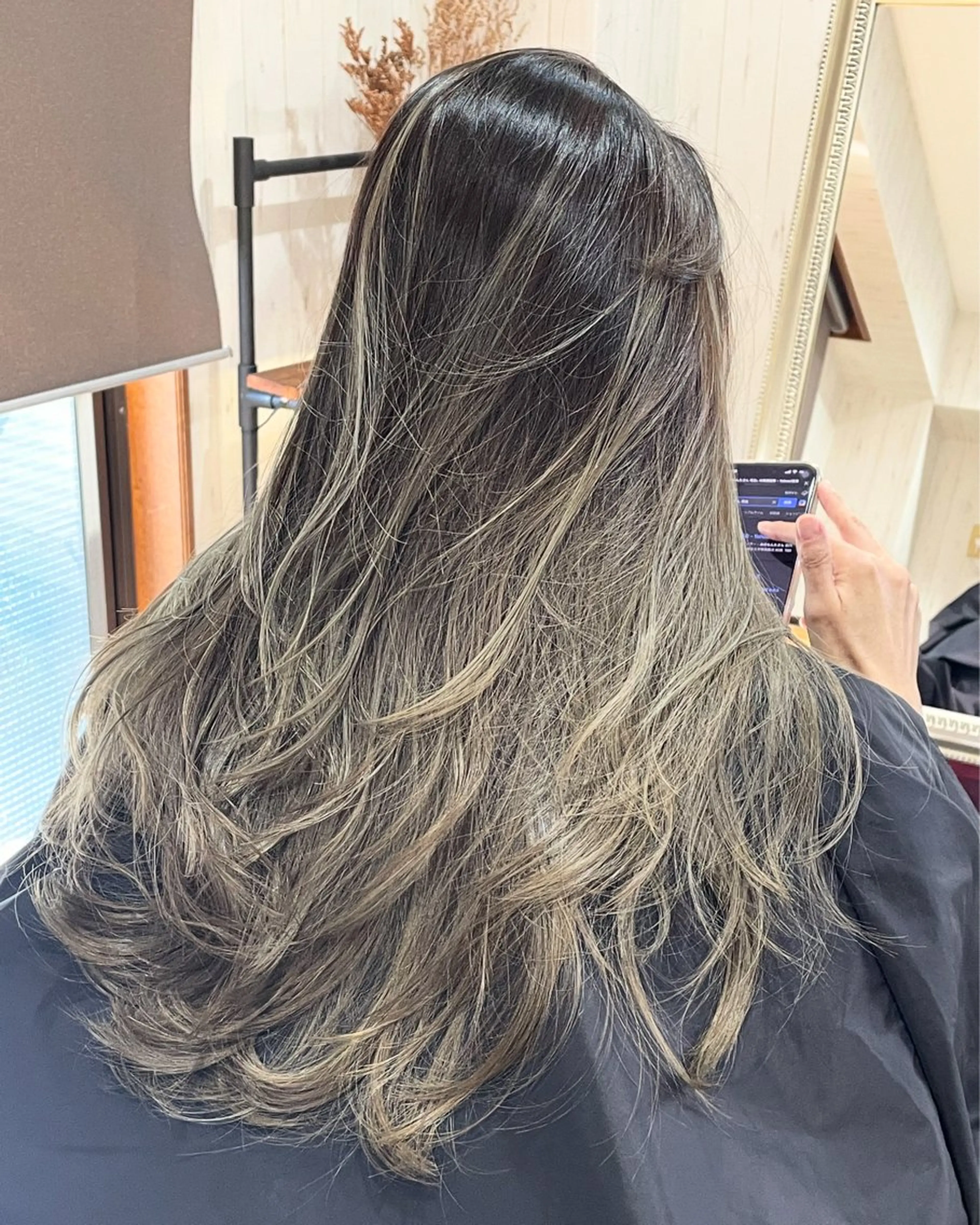 ロング カラー ブリーチ デザインカラー グラデーションカラー 西川 敏夫のヘアスタイル