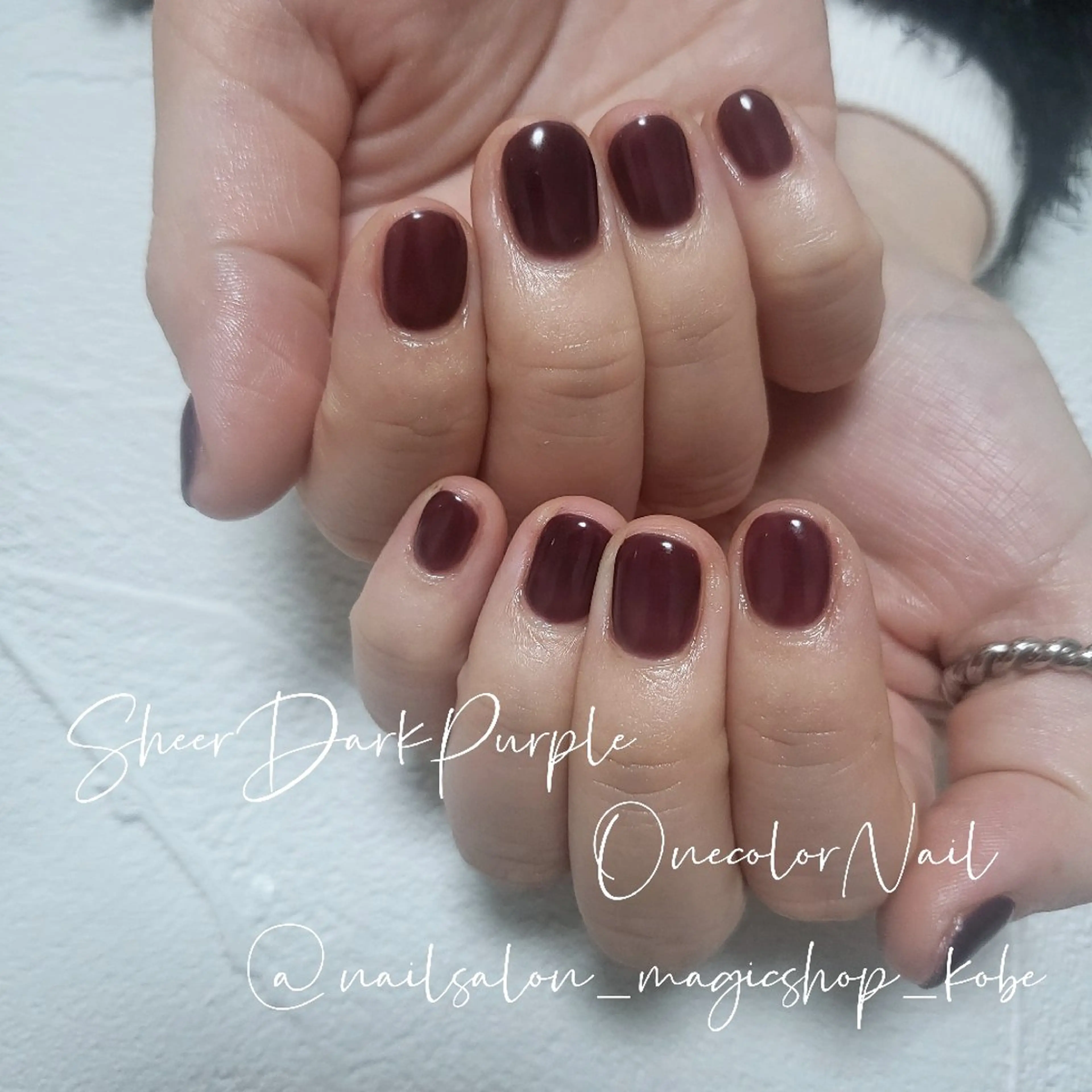 ネイル ジェルネイル ワンカラーネイル パープル 赤色 ソフトジェル ハンドネイル Nailsalon MagicShopのネイルデザイン