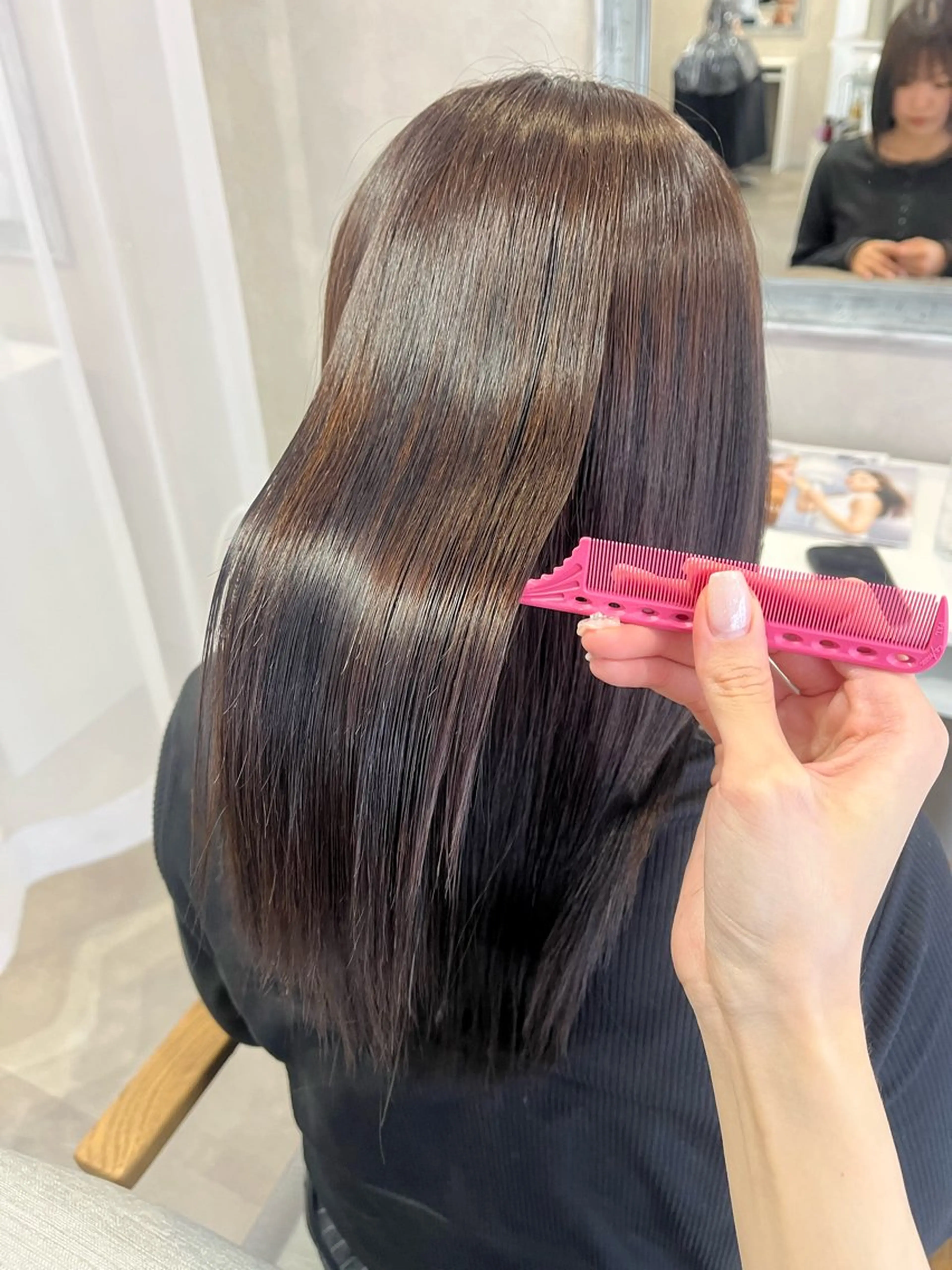 セミロング 縮毛矯正 森 愛友のヘアスタイル