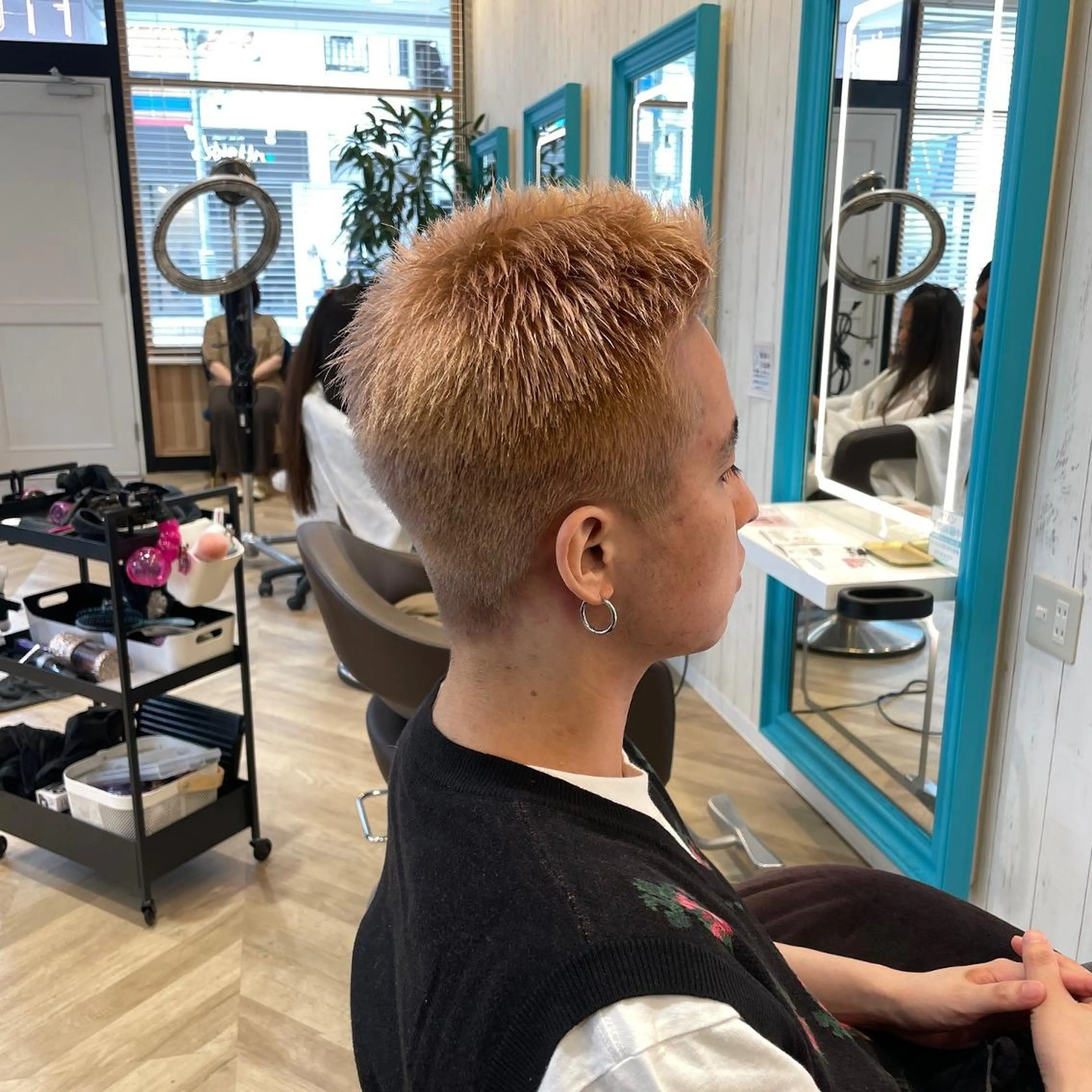 ショート カラー レイヤー 髪質改善 fiti横須賀中央のヘアスタイル