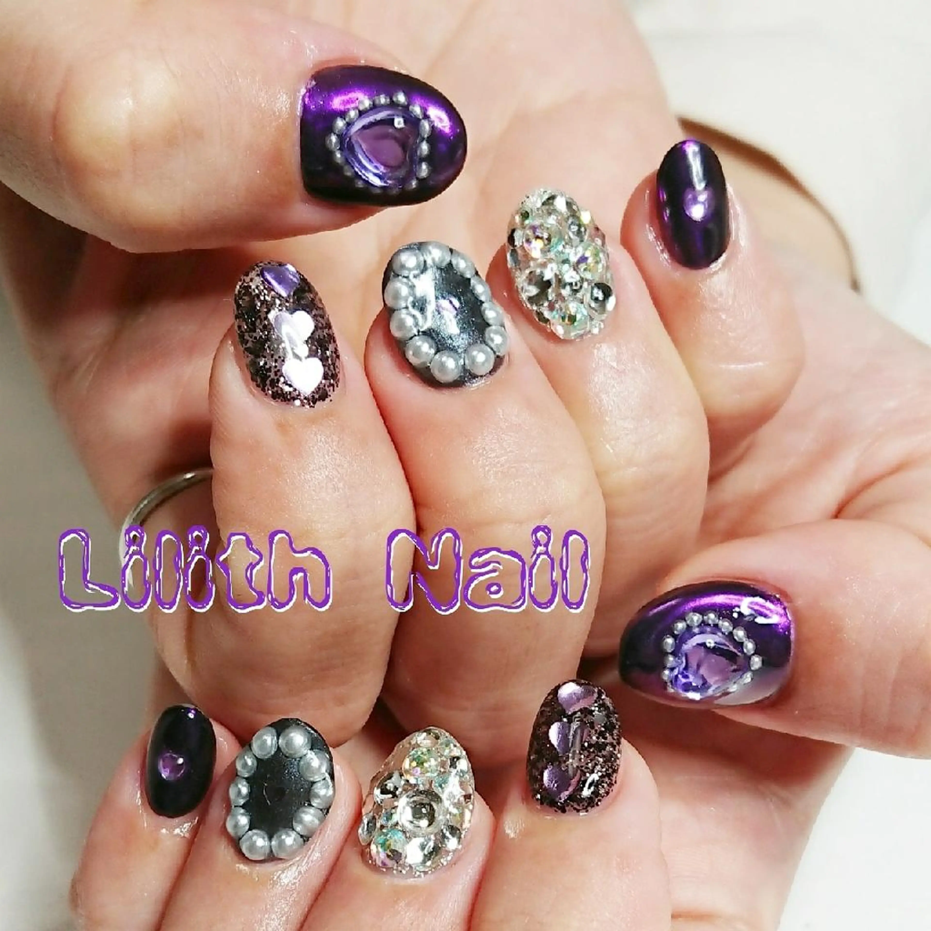 ネイル ストーンネイル Lilith Nailのネイルデザイン