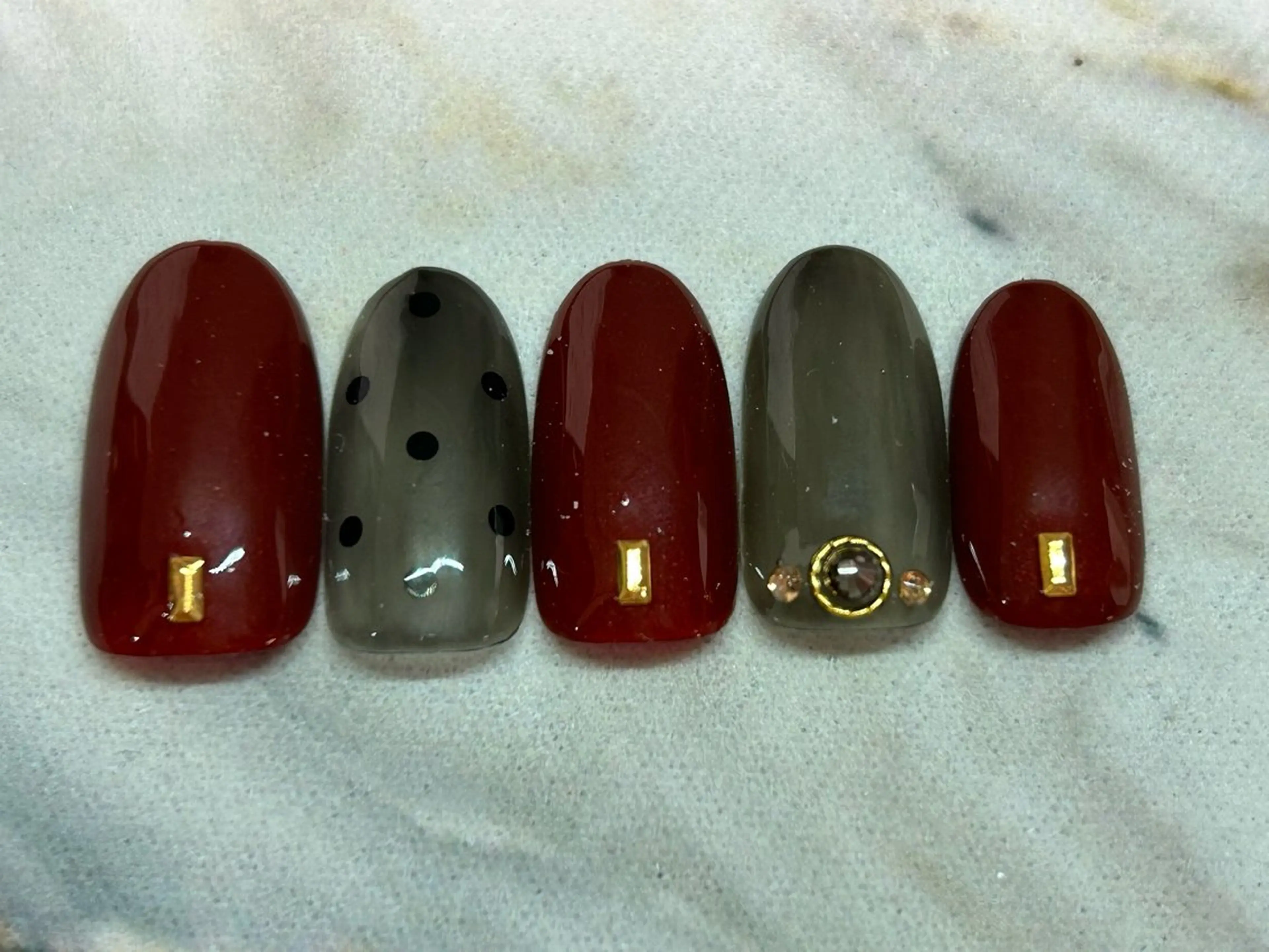 ネイル ボルドー ゴールド 冬ネイル Nail Stellaのネイルデザイン