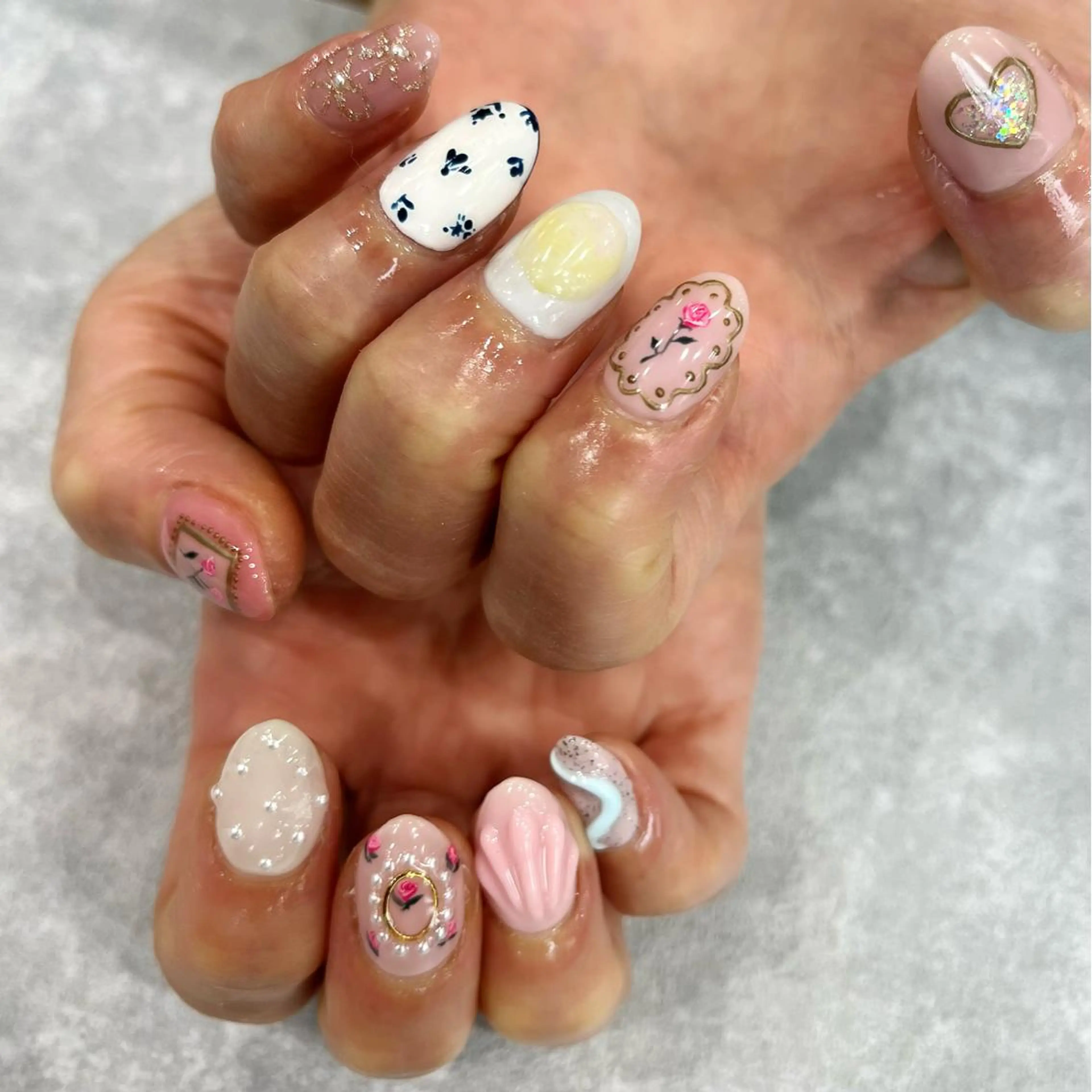 ネイル ハート キラキラネイル ニュアンスネイル ハンドネイル 阿部 ほのかのネイルデザイン