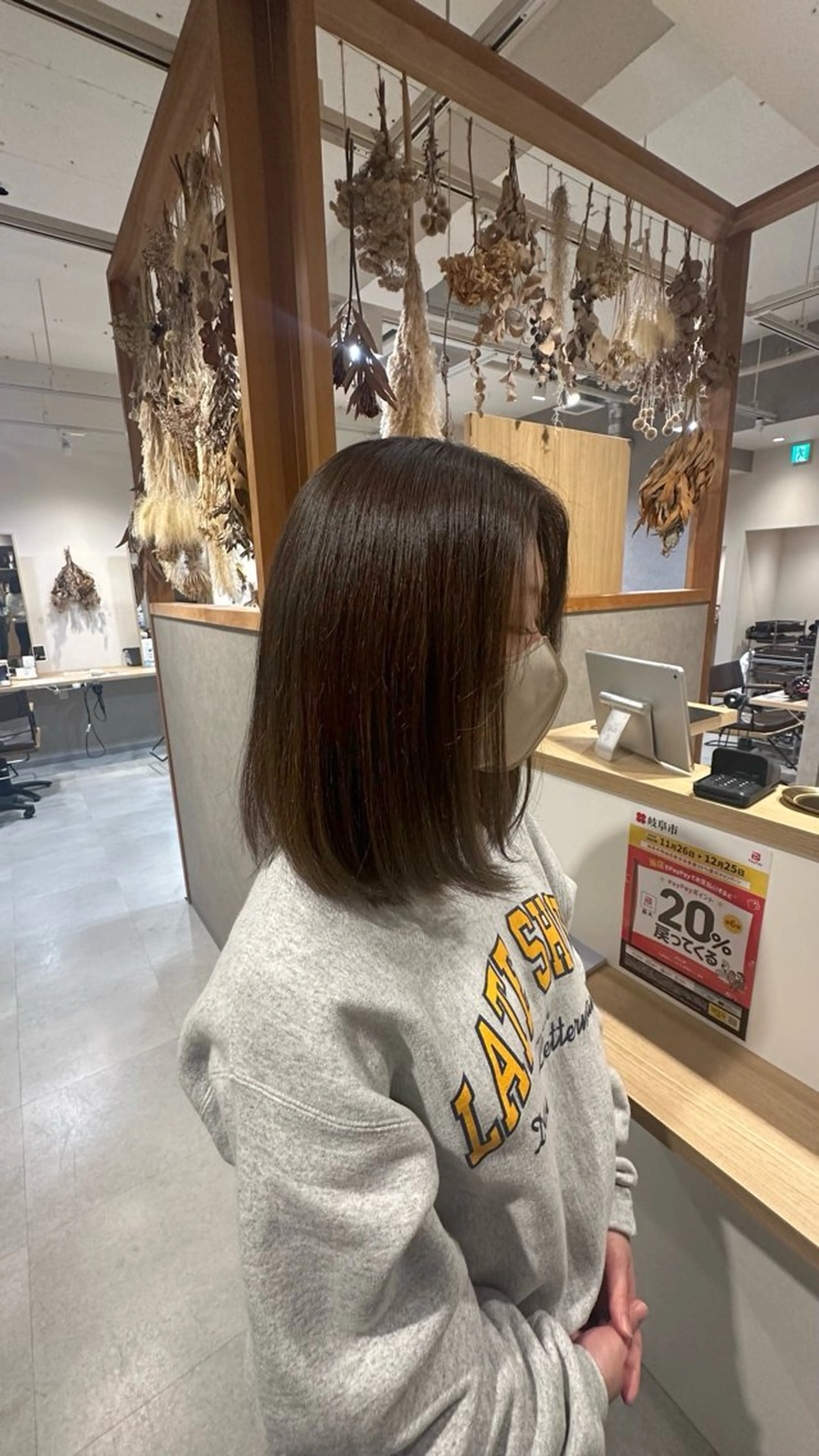 ミディアム カラー グレージュ オリーブグレージュ オリーブグレー 松尾 麗実のヘアスタイル