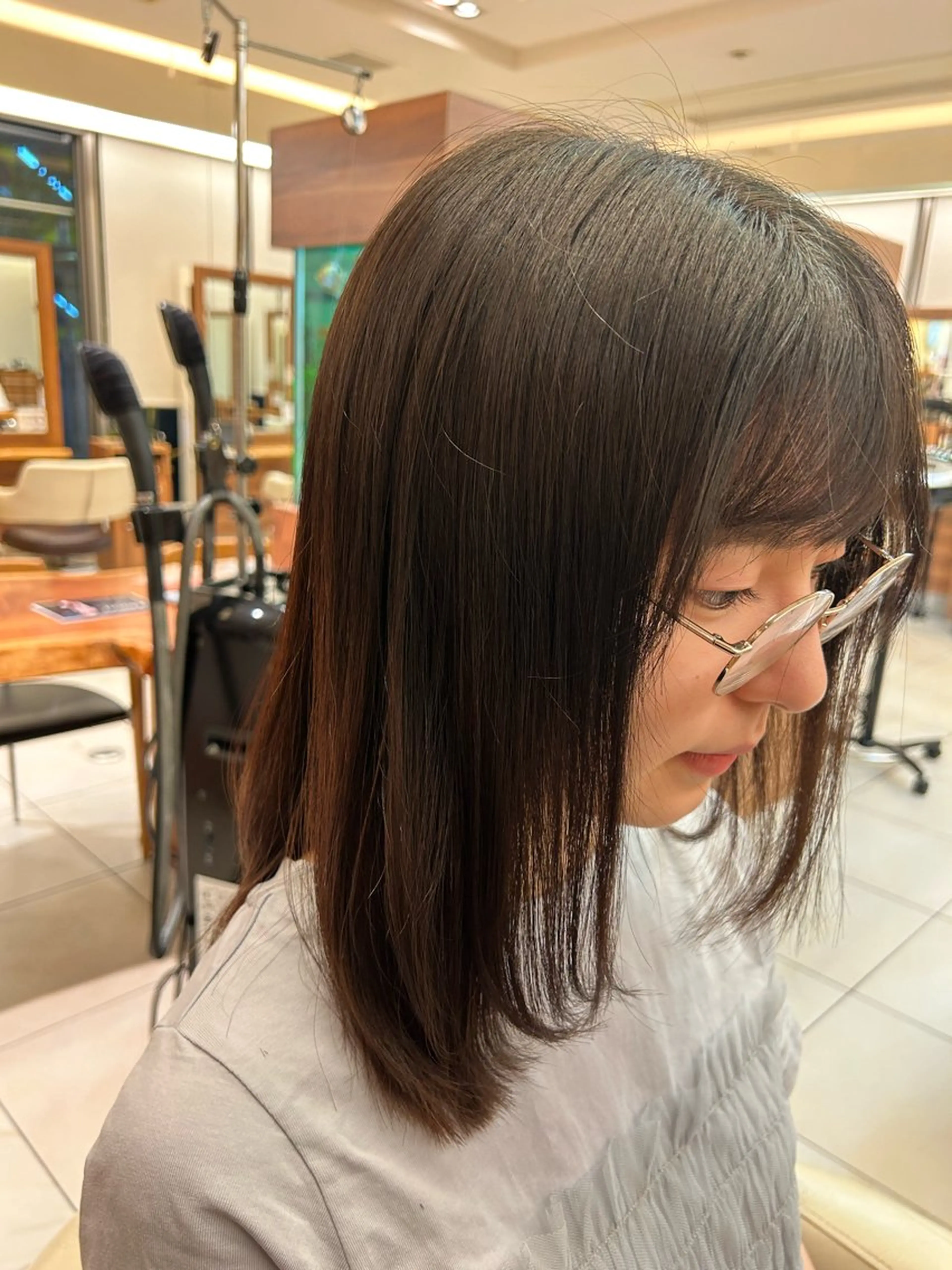 ミディアム 三瓶 公子のヘアスタイル