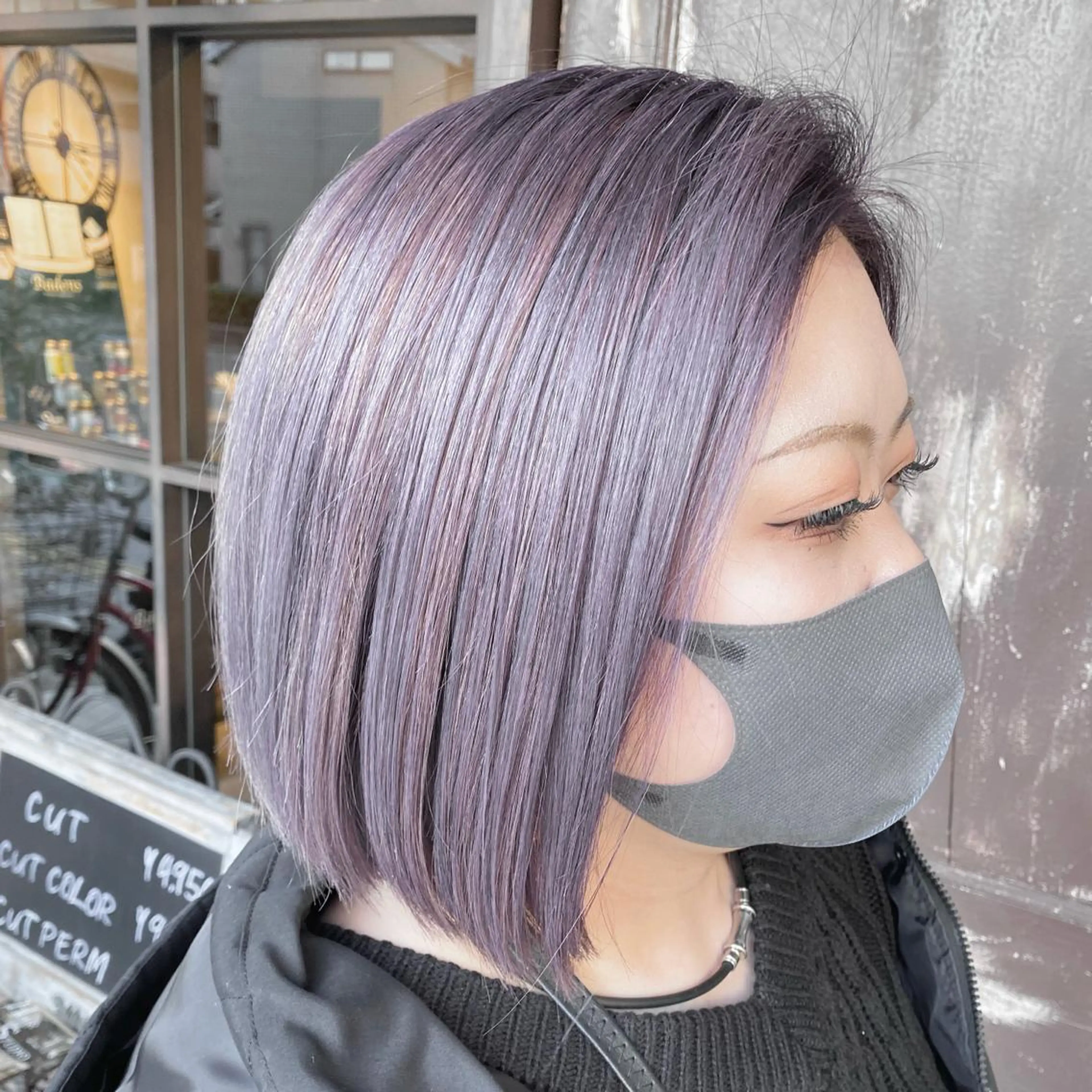 ミディアム カラー シルバー ボブ 川越 輝梨奈のヘアスタイル