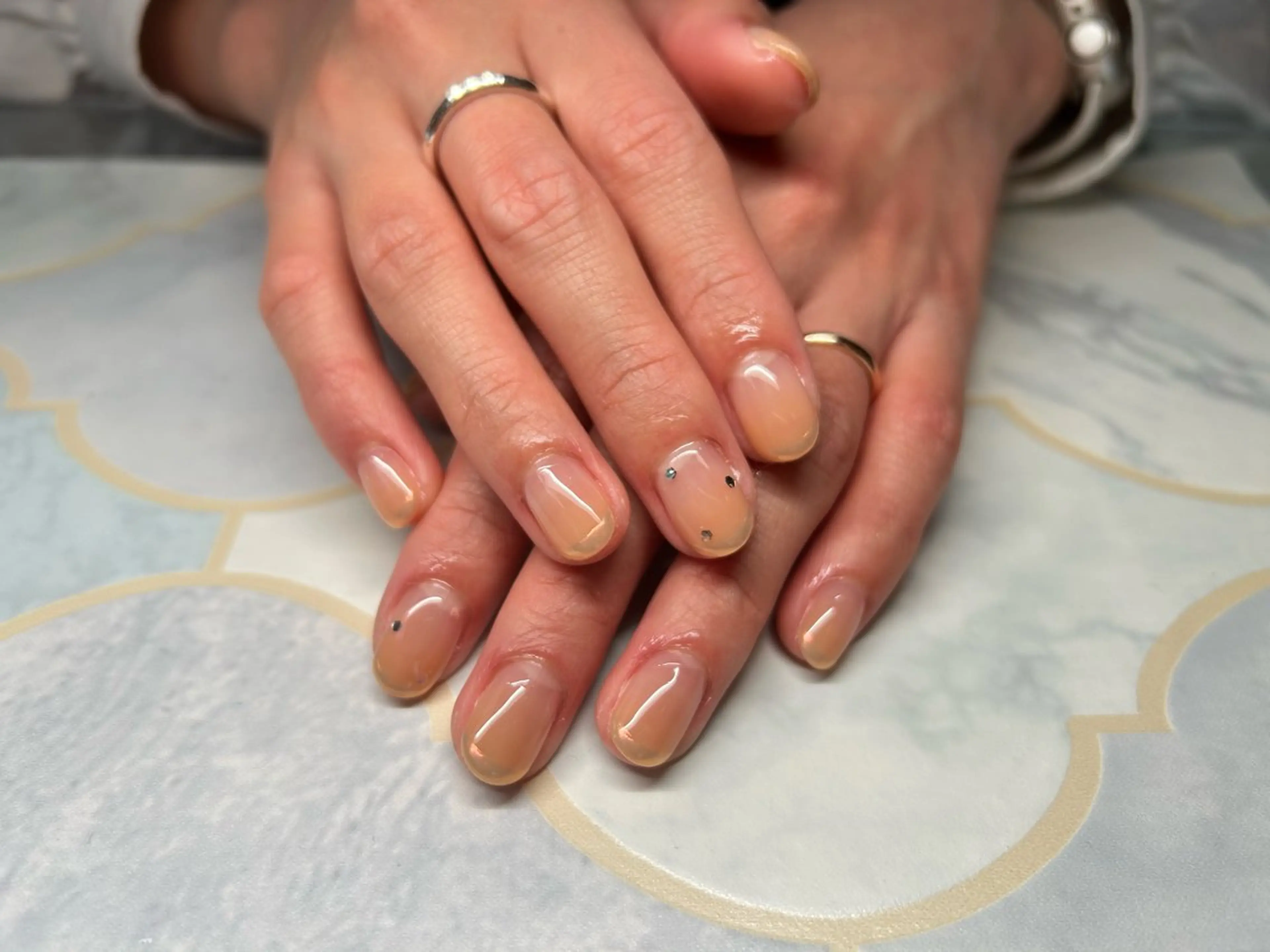 ネイル オーロラネイル フレンチネイル ハンドネイル Lisa’s Salonのネイルデザイン