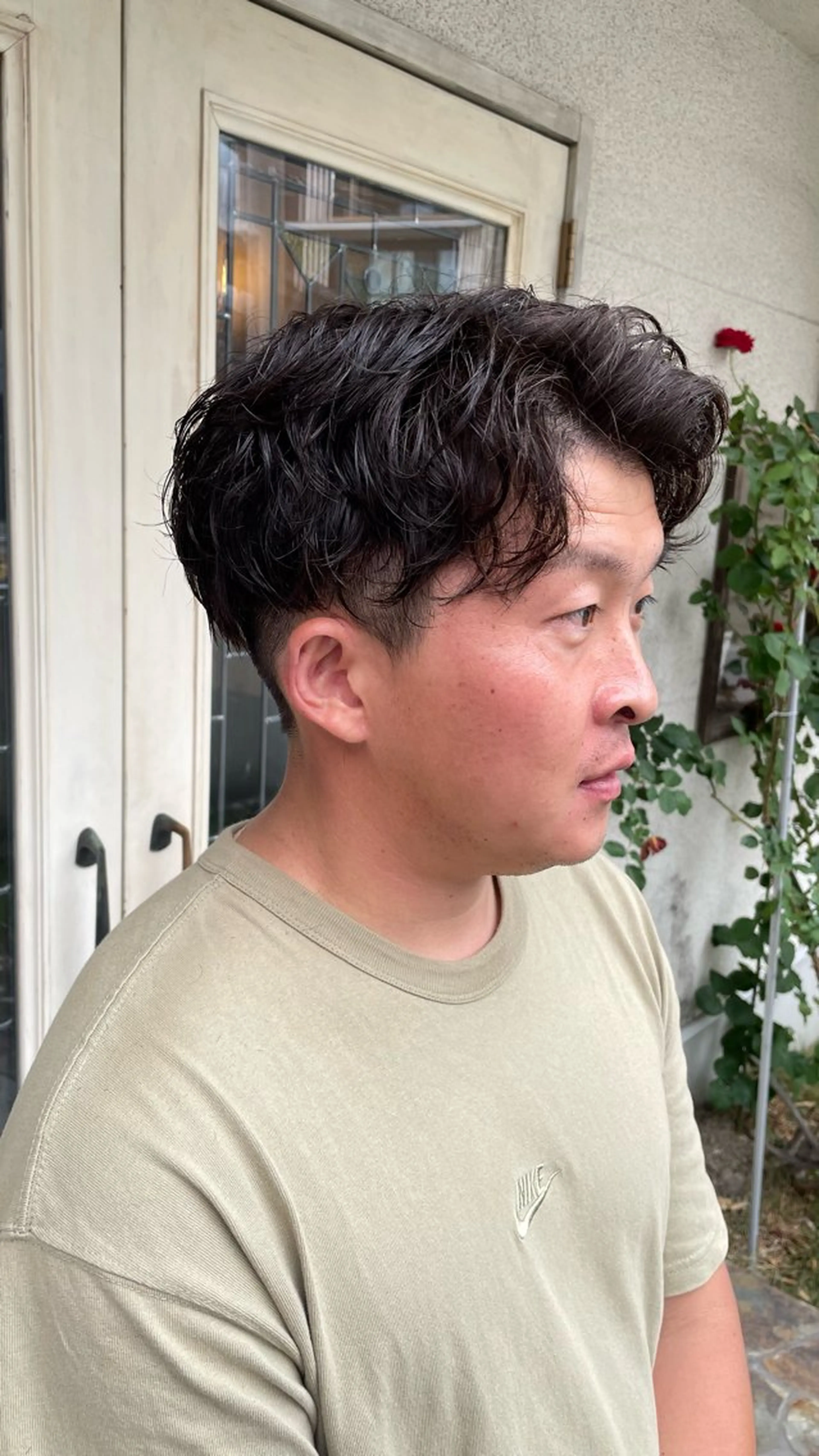 ショート カラー パーマ メンズ センターパート メンズパーマ カット 冨永 萌のヘアスタイル