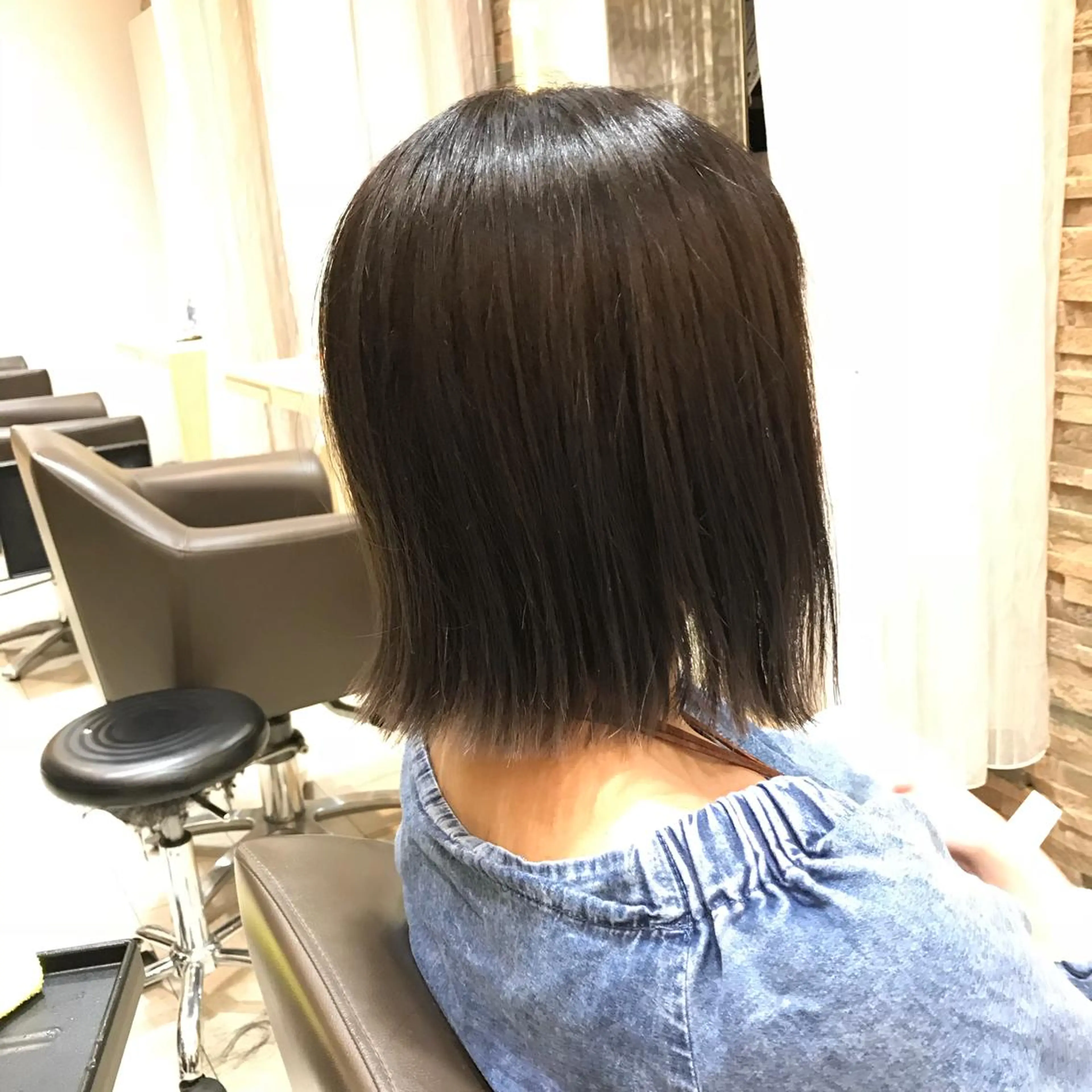 ミディアム カラー 切りっぱなしボブ アッシュ ボブ Rayt hair レイトヘアーのヘアスタイル