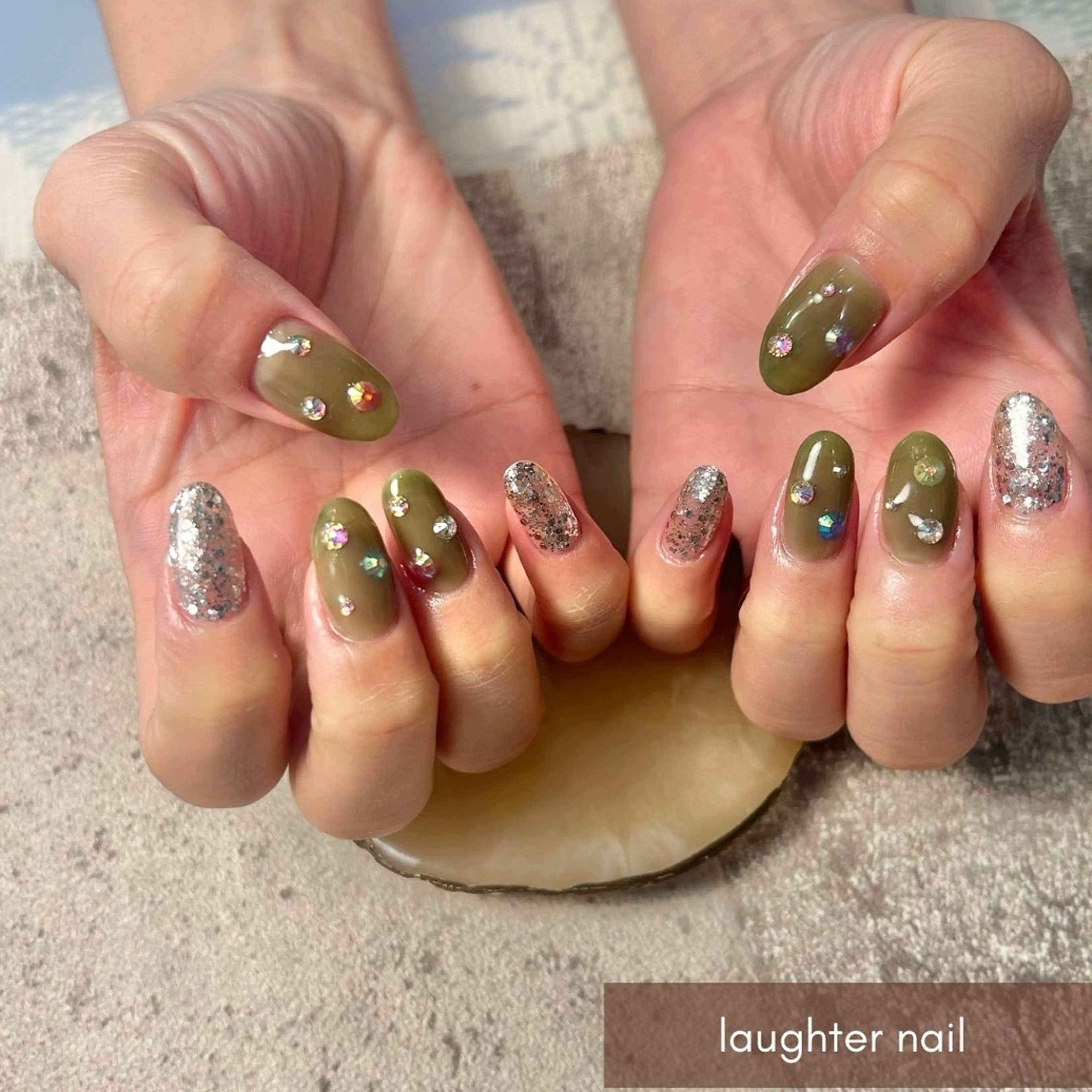 ネイル アートネイル ジェルネイル グリーン キラキラネイル ラメ(グリッター) ハンドネイル laughter nailのネイルデザイン