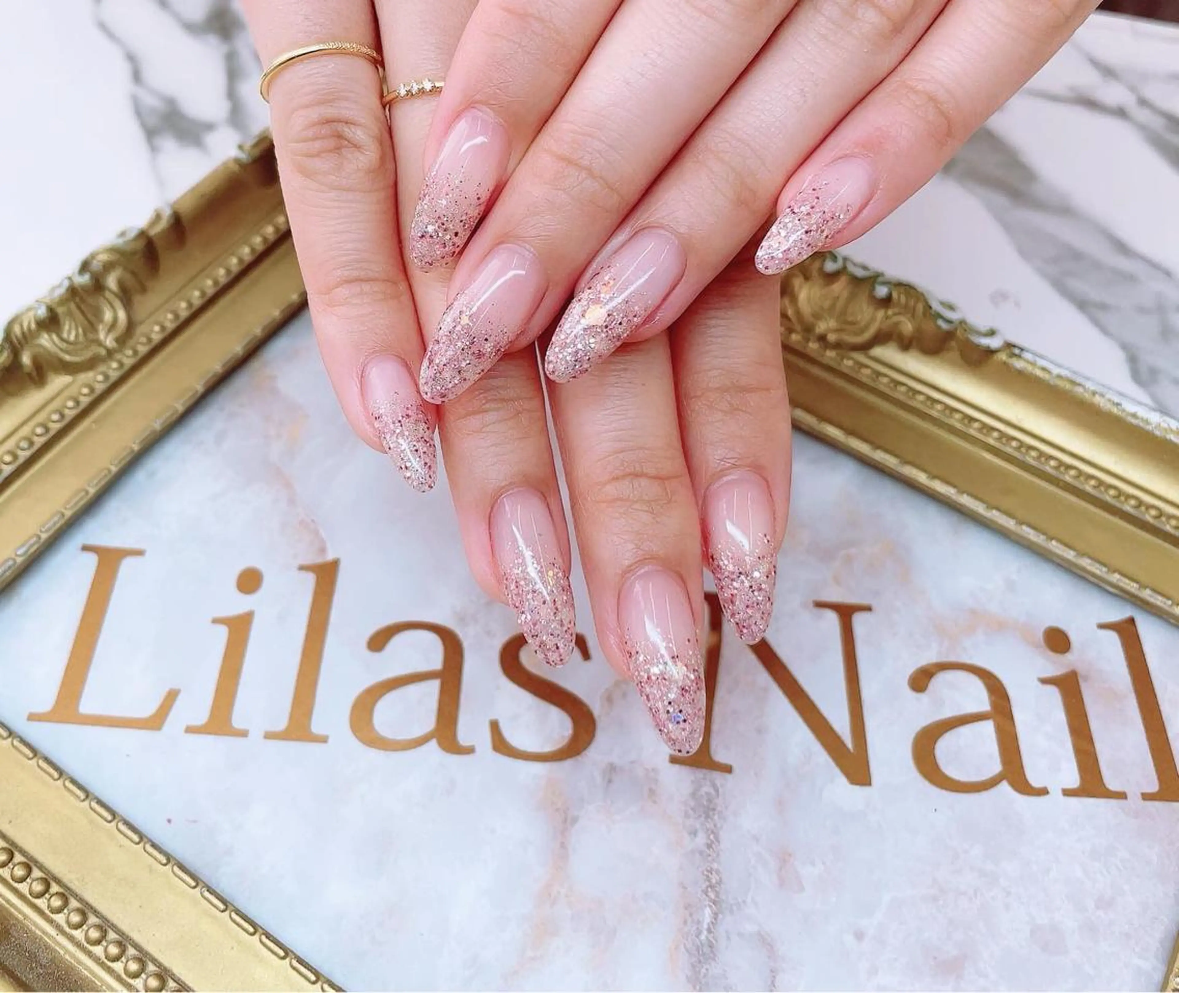 ネイル オーロラネイル ジェルネイル ゴールド グラデーション ハードジェル Lilas Nailのネイルデザイン