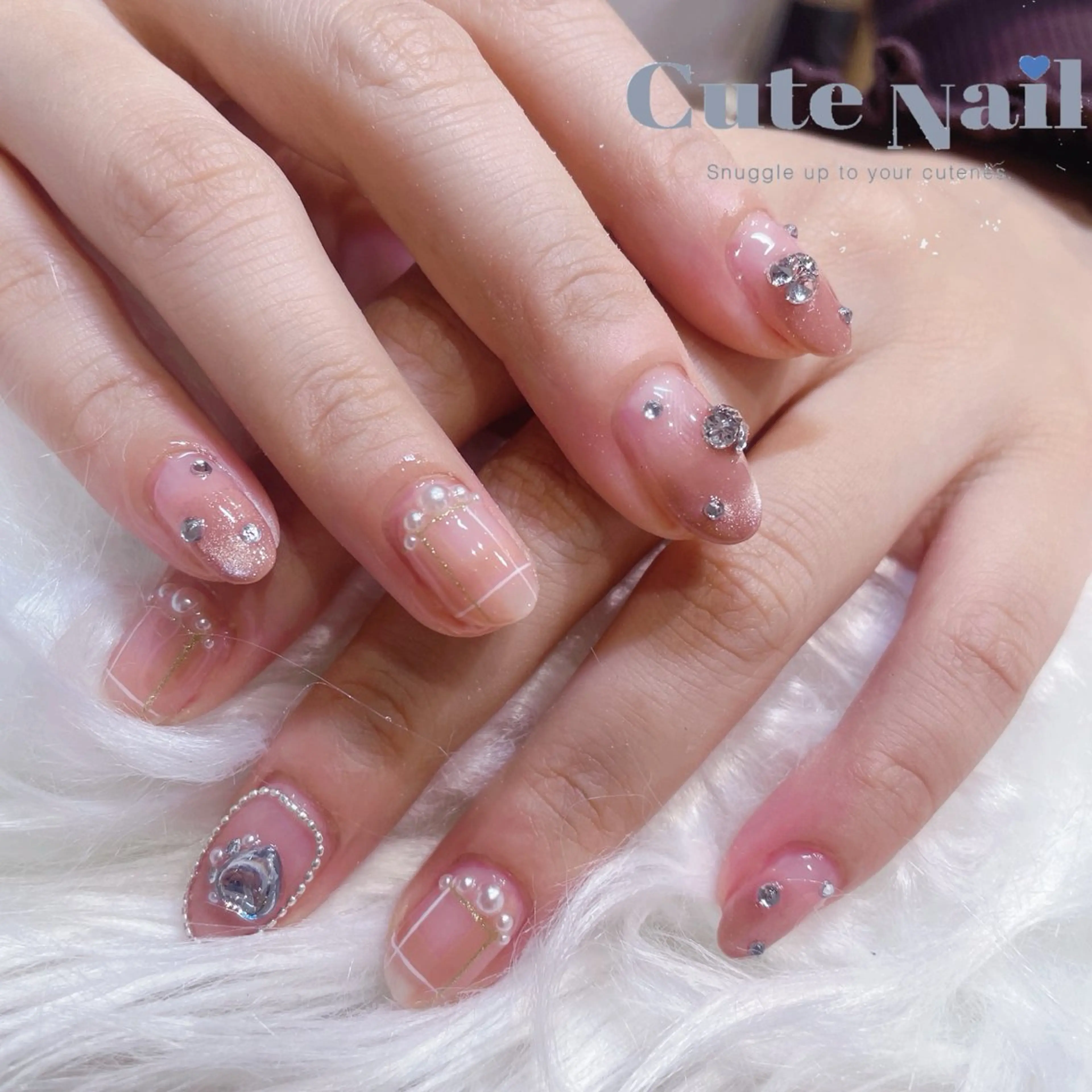 ネイル ️🫧もこ 艶感ネイル🫧のネイルデザイン