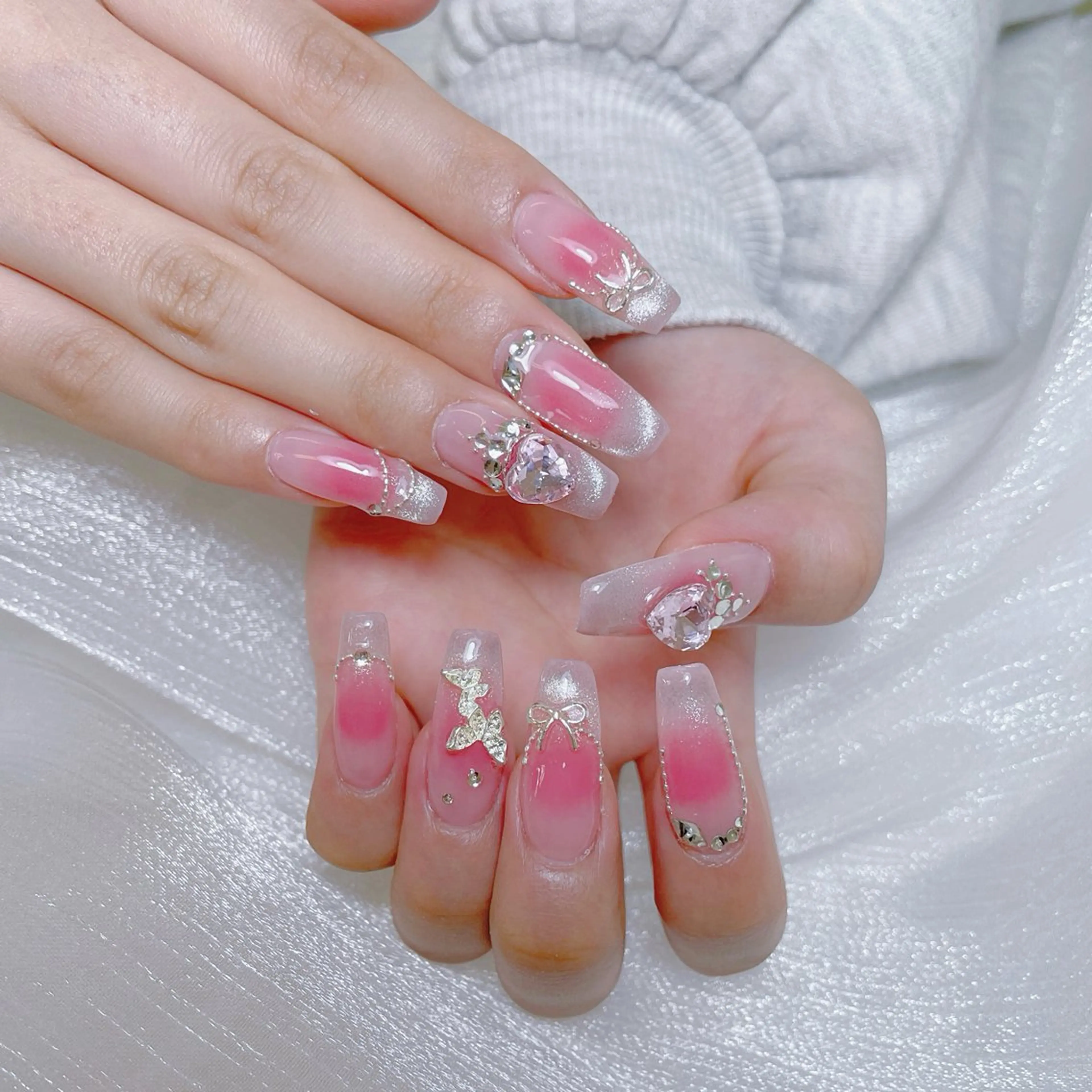 ネイル チークネイル ガーリー キラキラネイル 韓国ネイル ミラーネイル ハンドネイル NailPrincess所属・princess スカルプ専門店のネイルデザイン