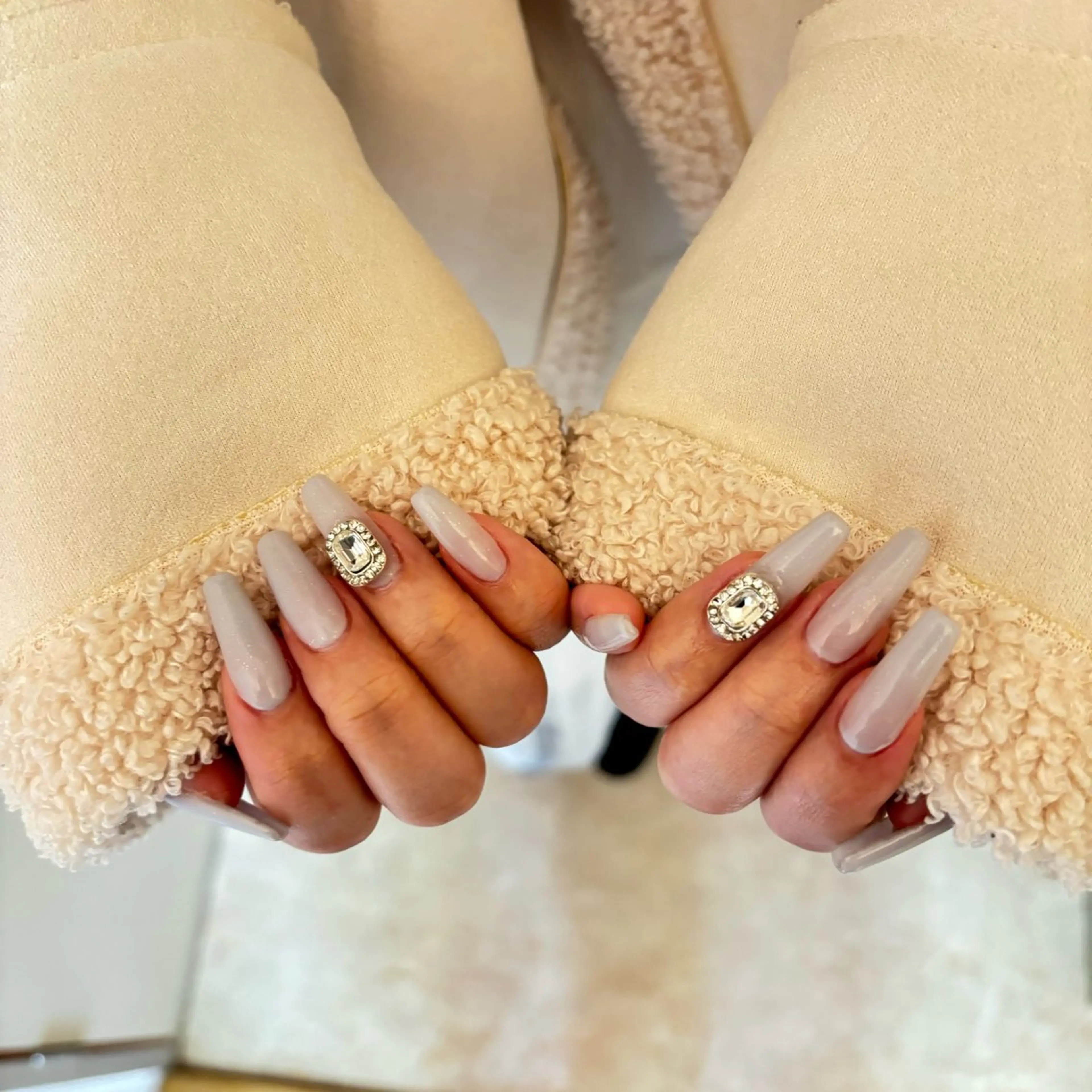 ネイル アートネイル キラキラネイル ロングネイル ニュアンスネイル ワンカラーネイル ハンドネイル Jasmine💟 ラテン系お姉さんのネイルデザイン