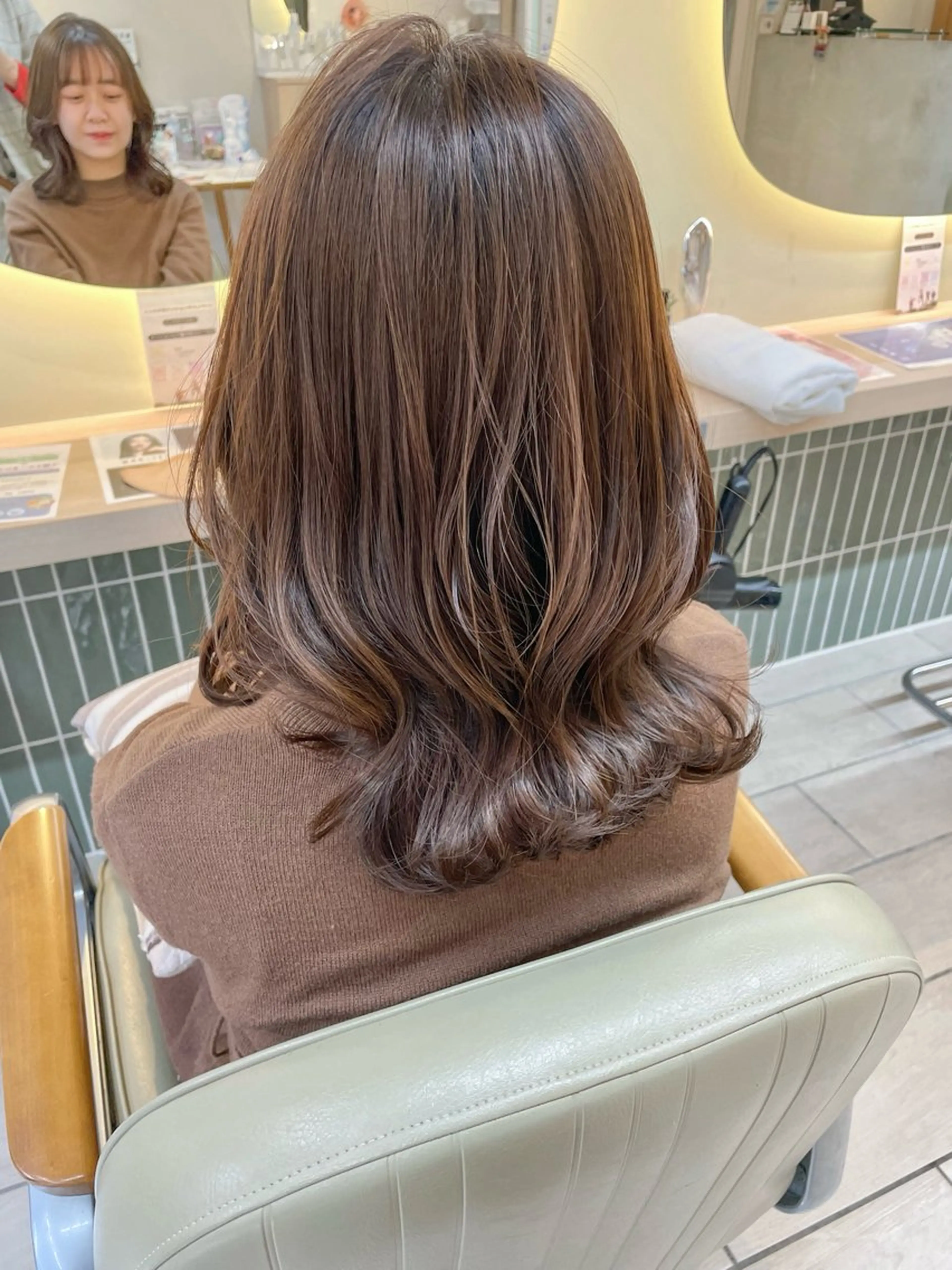 ミディアム カラー ヘアカラー トリートメント 小俣 実乃里のヘアスタイル