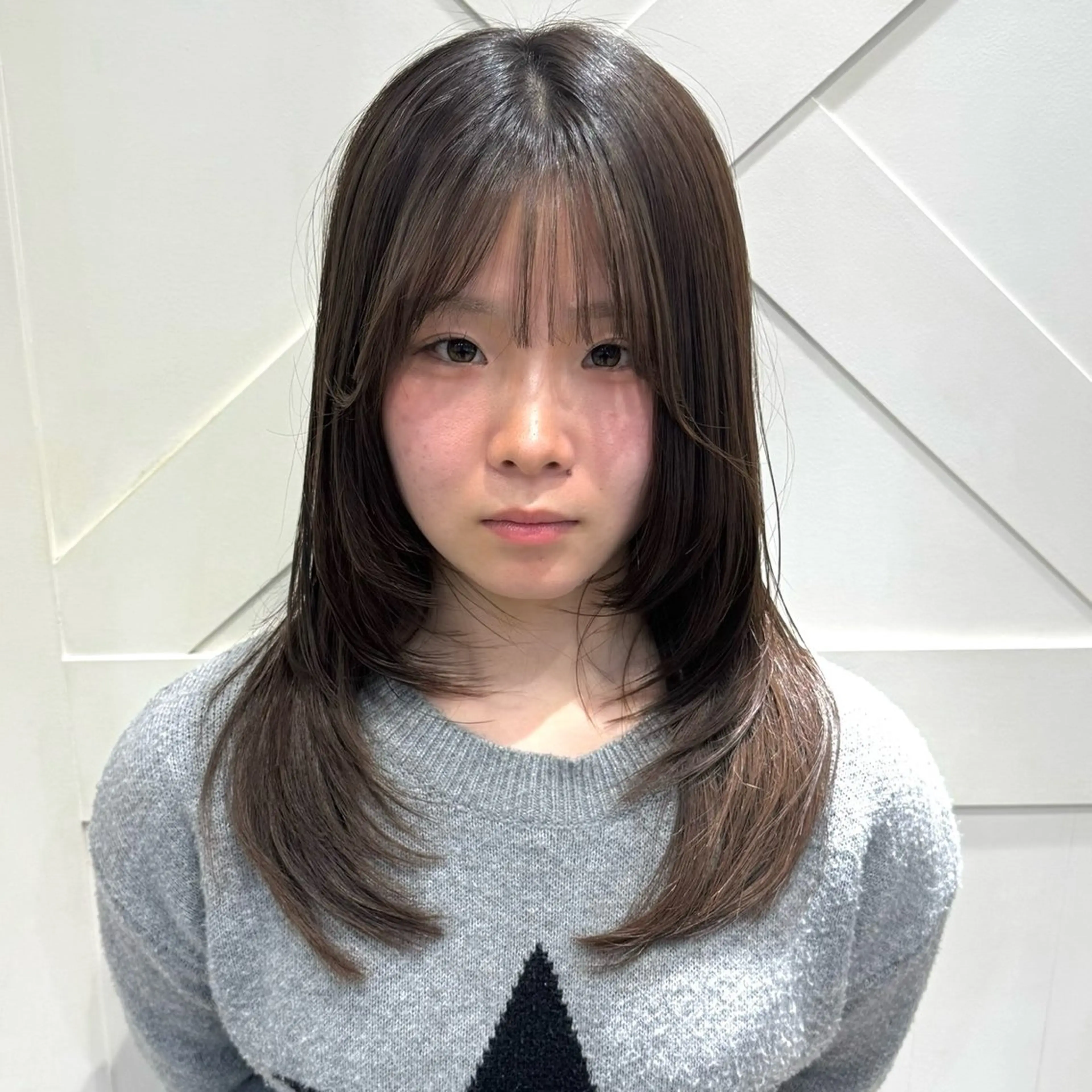 セミロング 横浜｜韓国レイヤー｜ 暖色カラー｜まなとのヘアスタイル