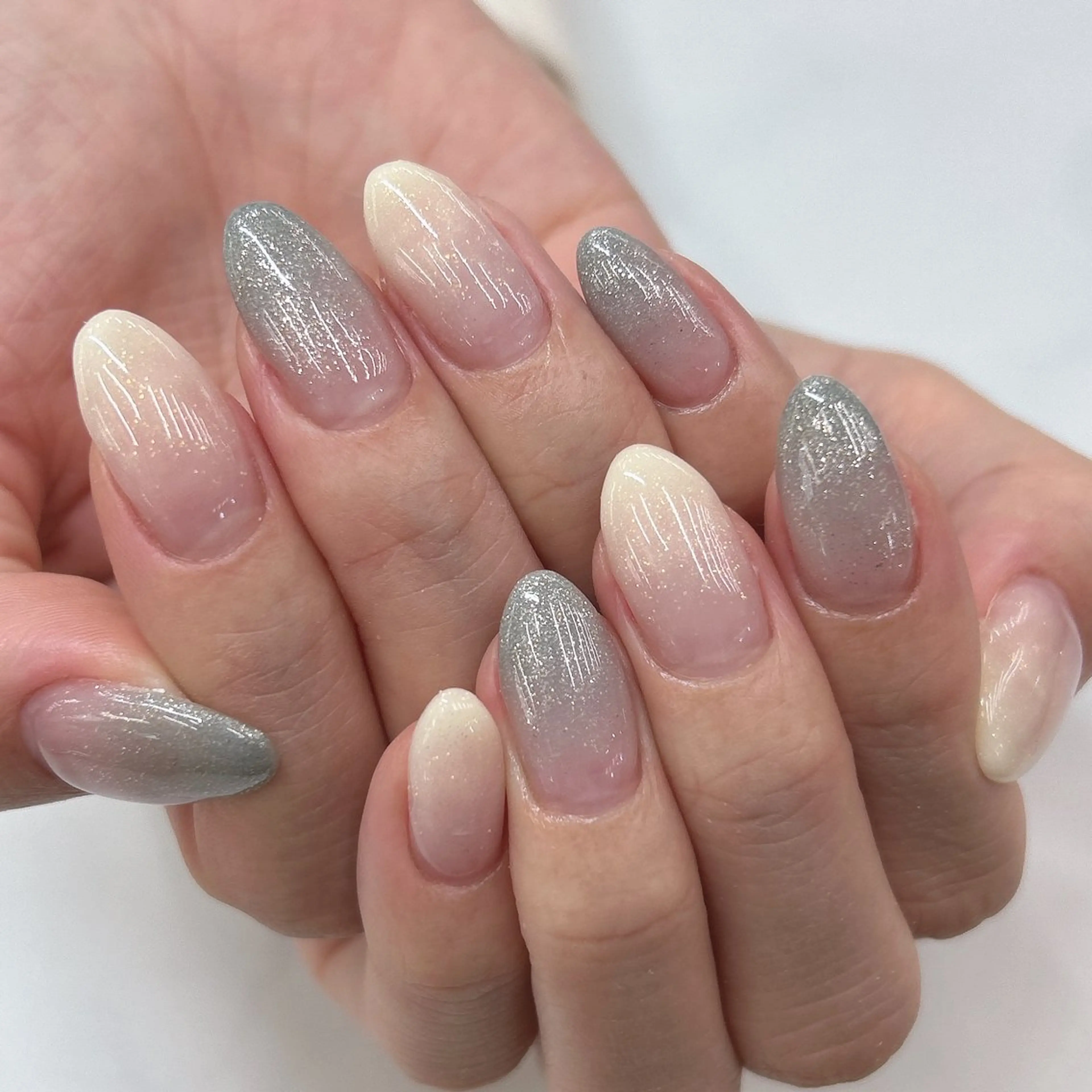 ネイル ブルー ラメ(グリッター) ホワイト 冬ネイル MAXKELLY TSUGUMIのネイルデザイン