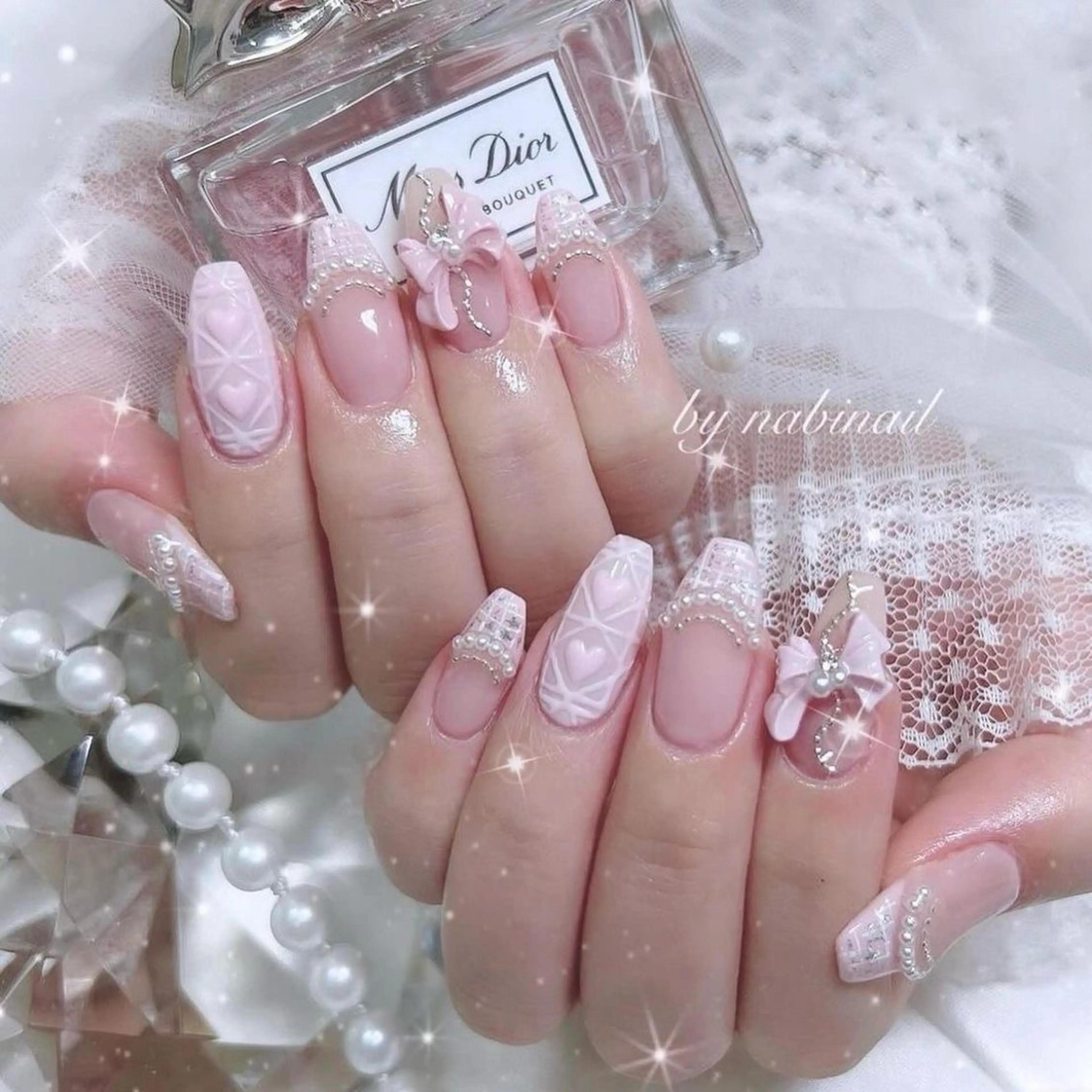 ネイル マグネットネイル ピンク ネイルチップ 冬ネイル クリスマス ハンドネイル Lee Nailsのネイルデザイン