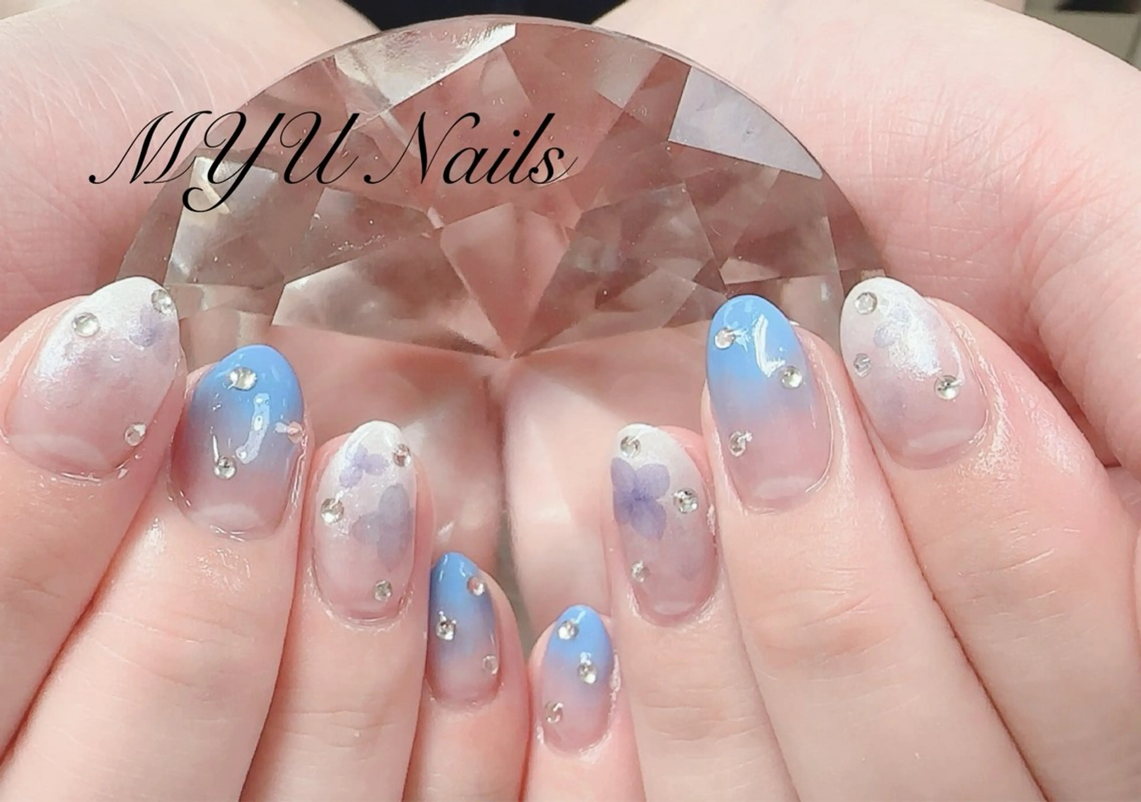 ネイル ジェルネイル グラデーション 持ち込み パラジェル ハンドネイル ニュアンスネイル🌈 MYU Nailsのネイルデザイン