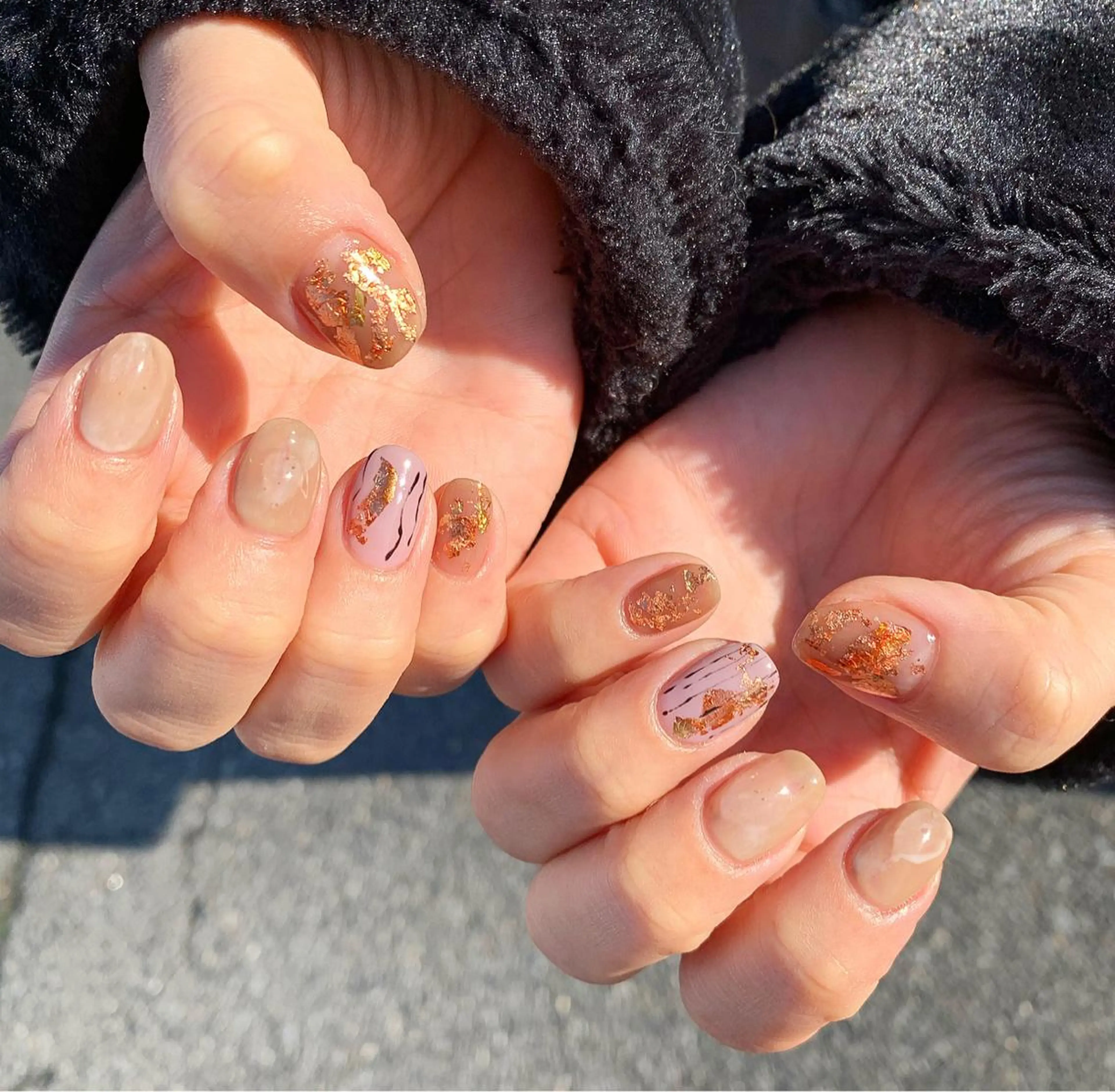 ネイル ブラウン ゴールド ピンク ハンドネイル 佐藤 穂乃香のネイルデザイン