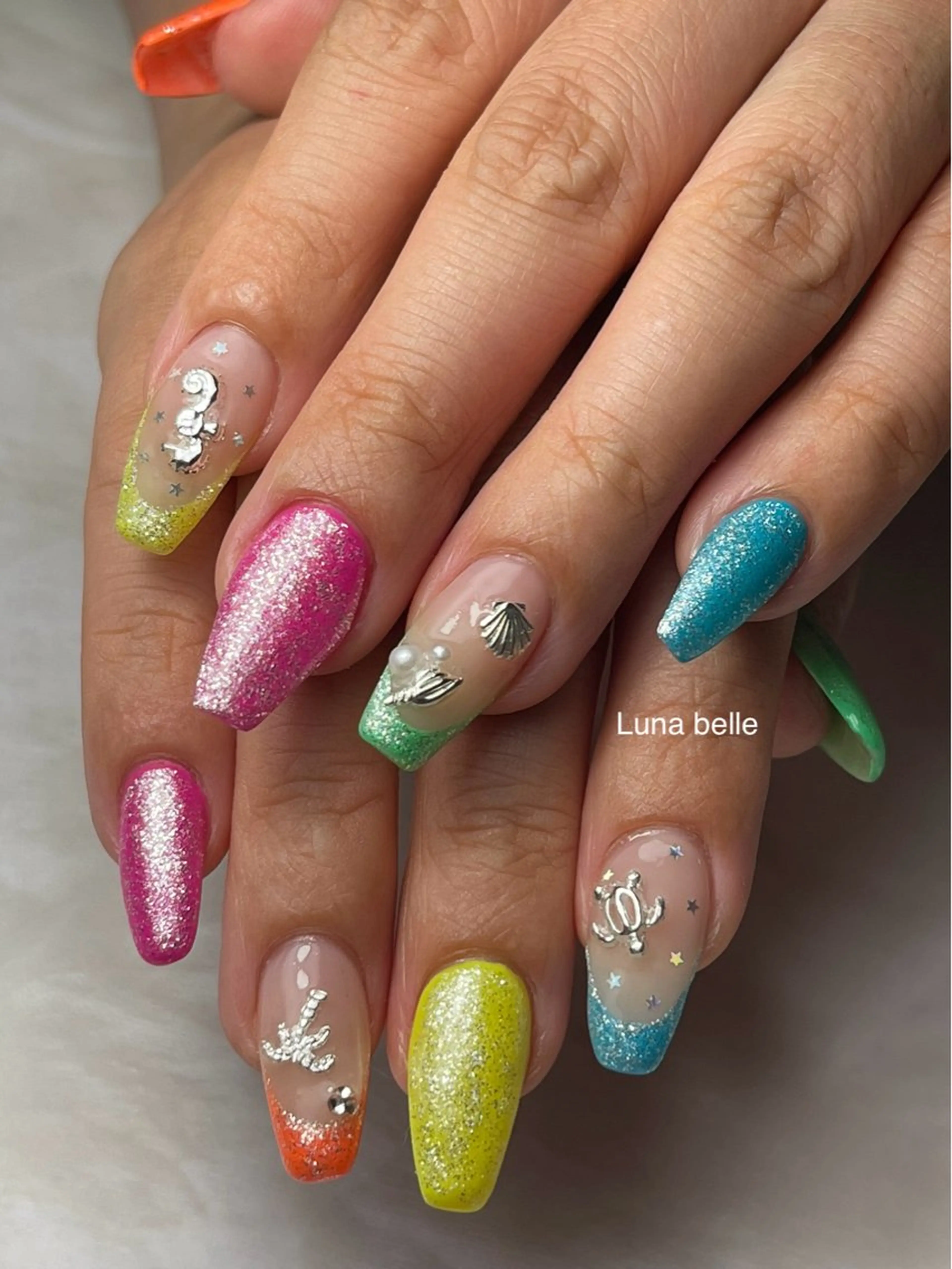 ネイル アートネイル フレンチネイル ミディアムネイル ハンドネイル LUNA BELLEのネイルデザイン