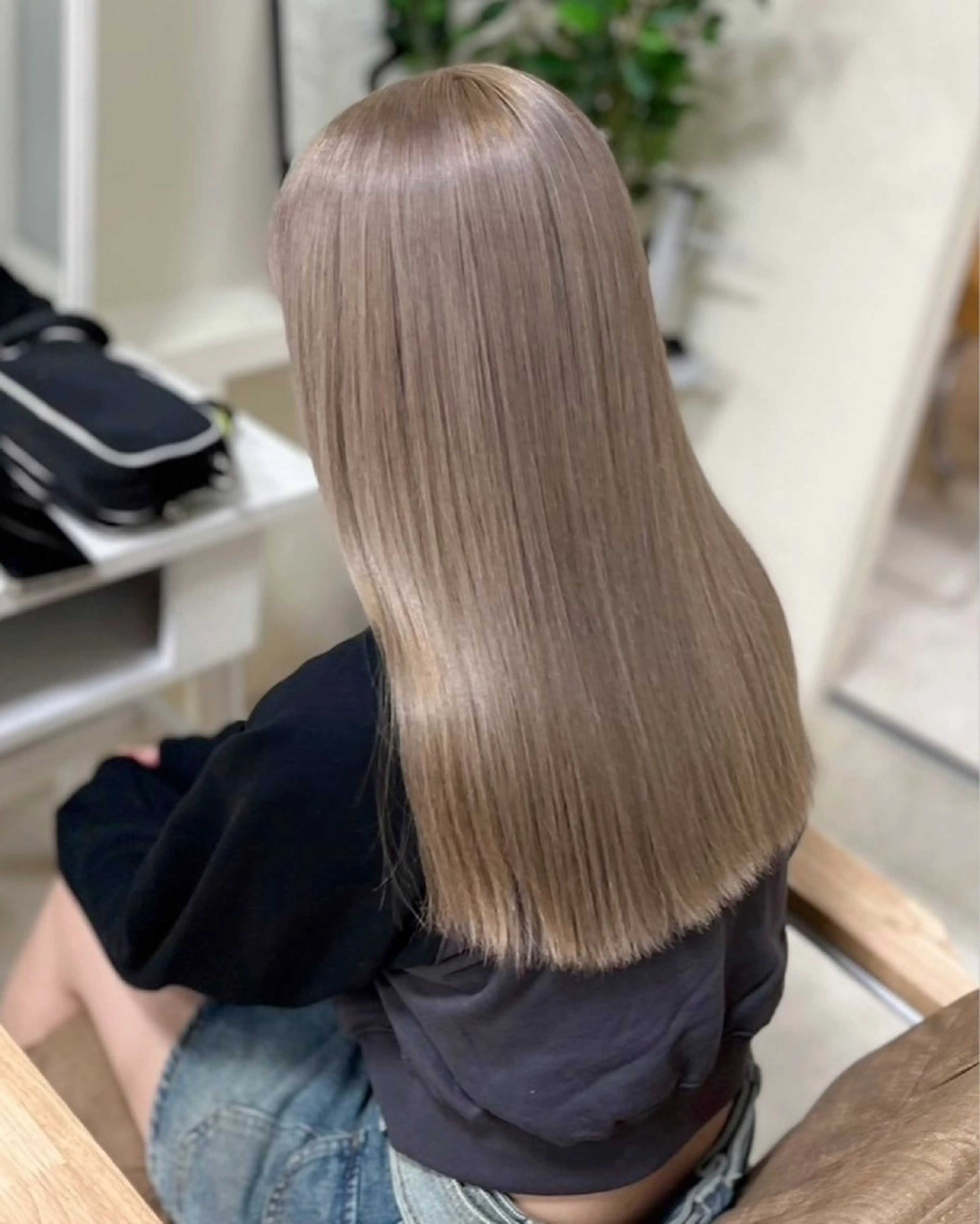 ロング カラー 透明感カラー ヘアカラー 🩷モテるハイトーン 🩷ブリーチ特化🩷のヘアスタイル